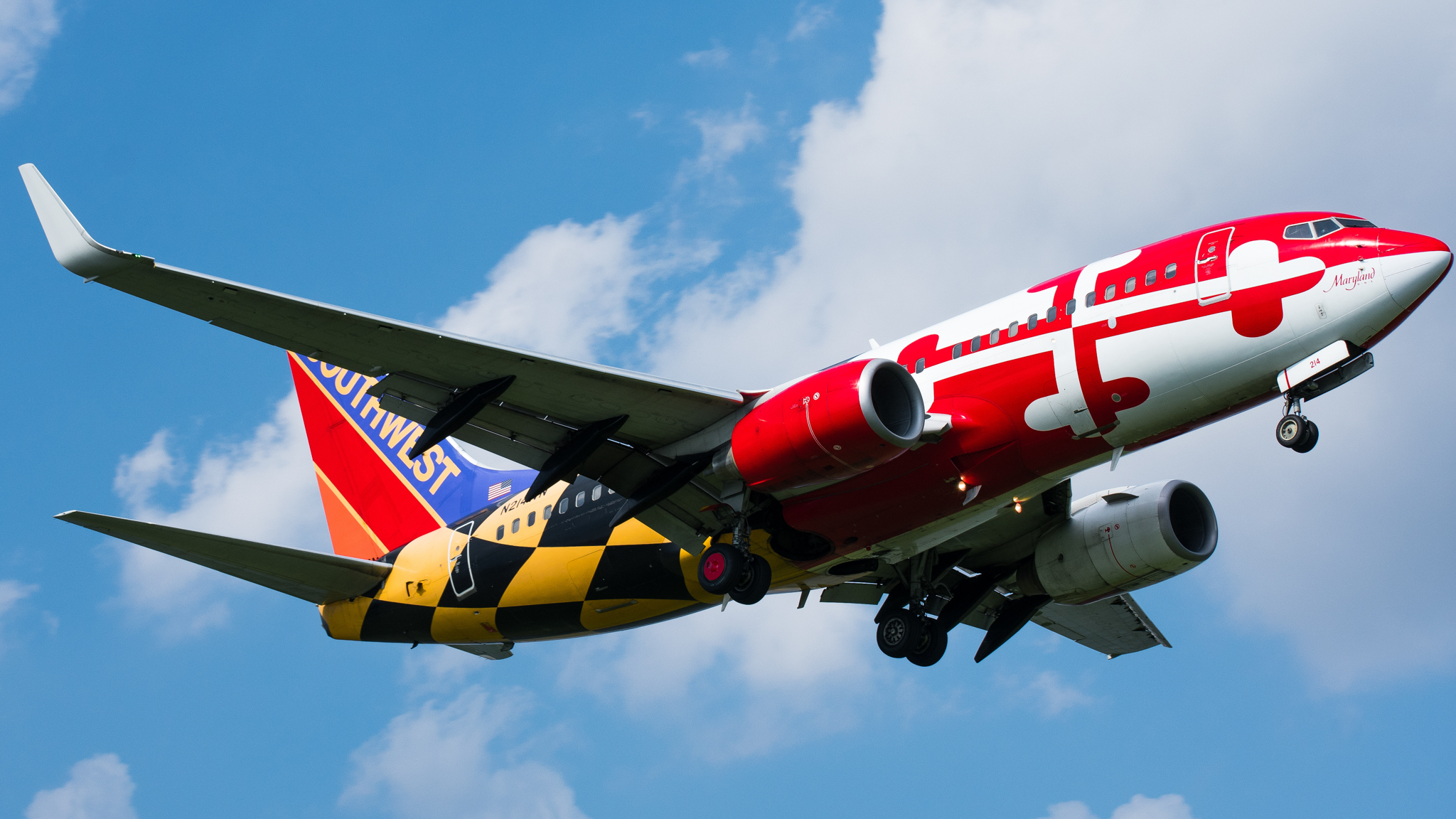 Full size: Southwest Airlines Boeing 737-700 N214WN at Ronald Reagan National Airport
