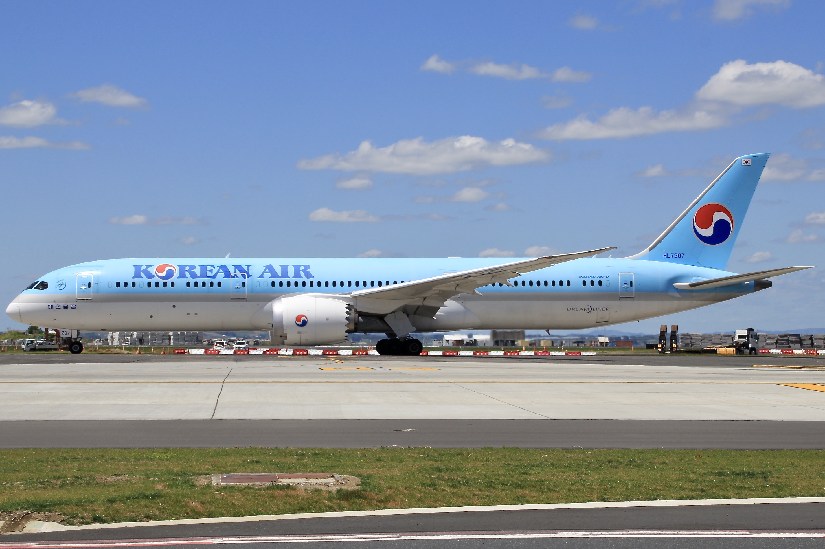 Full size: Korean Air Boeing 787-9 HL7207 at Auckland International Airport