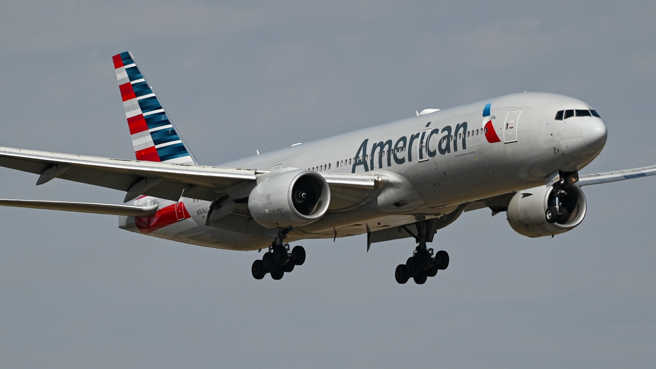 Full size: American Airlines Boeing 777-200ER N767AJ at Dallas-Fort Worth International Airport
