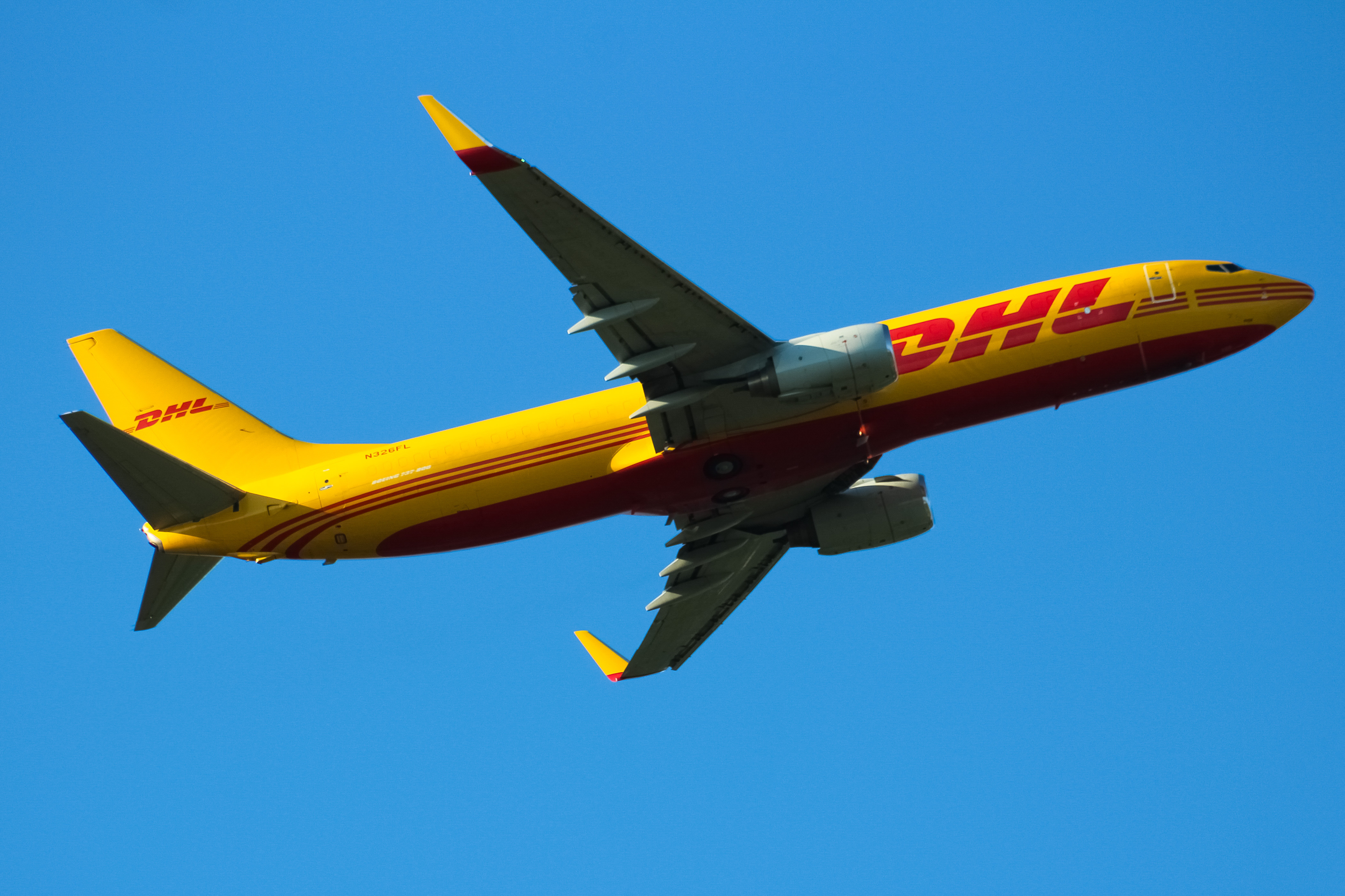 Full size: DHL Boeing 737-800 N326FL at Cincinnati/Northern Kentucky International Airport