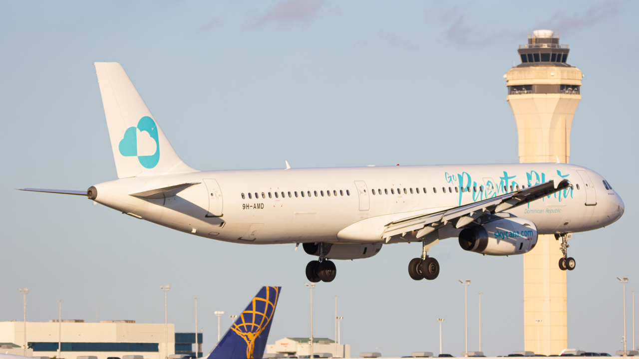 Full size: Skycana Airbus A321-200 9H-AMD at Miami International Airport
