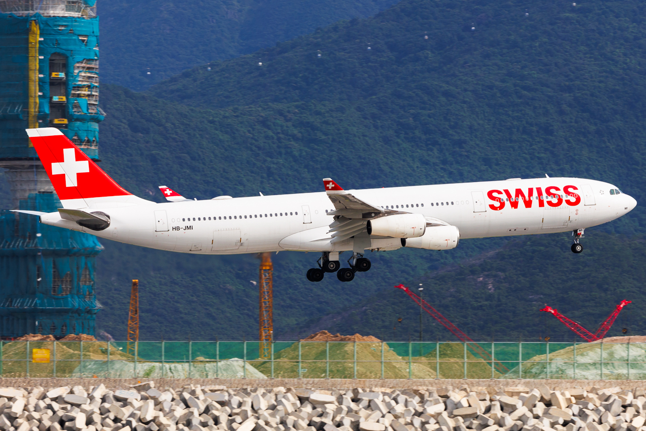 Full size: Swiss International Air Lines Airbus A340-300 HB-JMI at Hong Kong International Airport