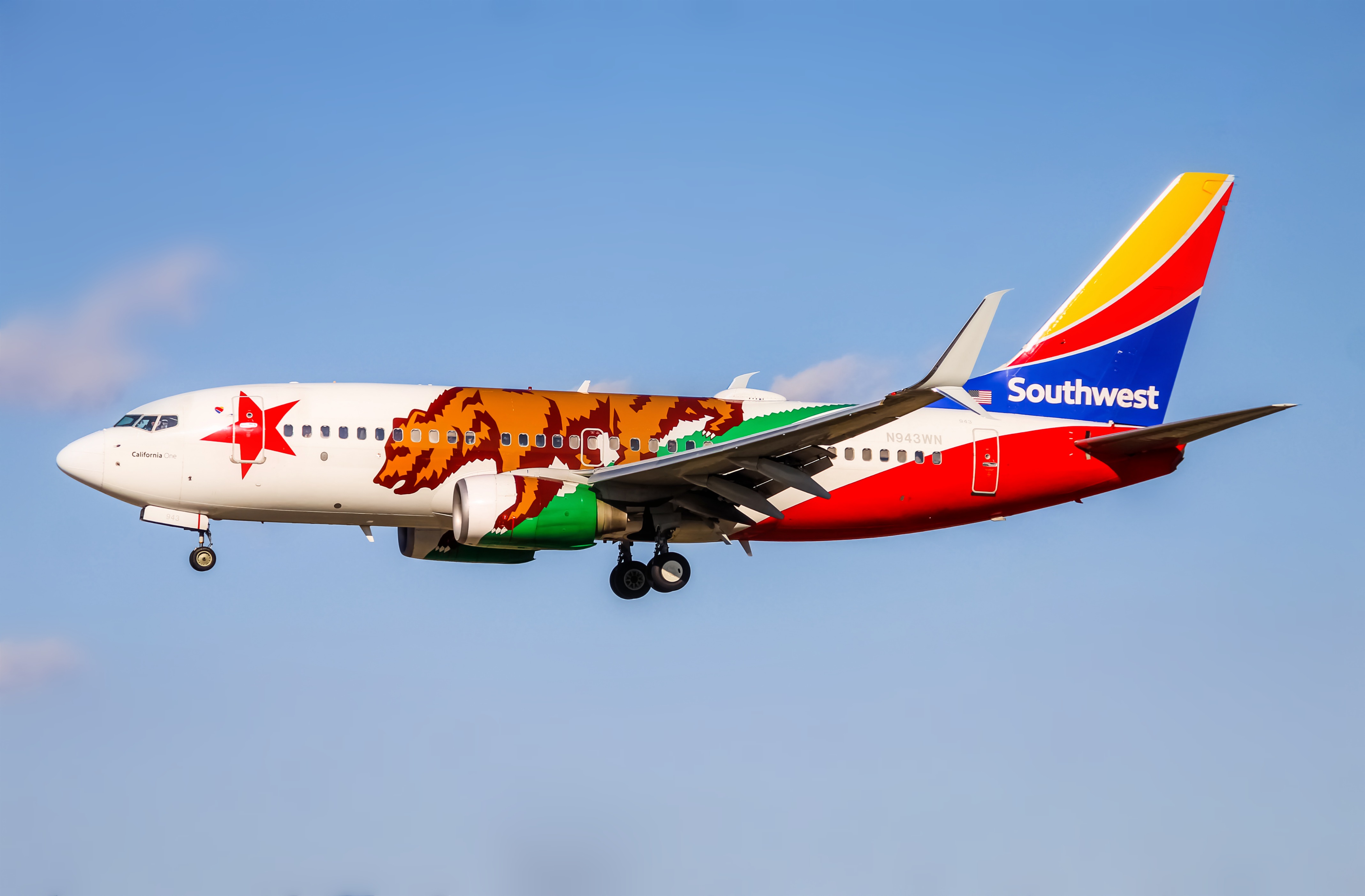 Full size: Southwest Airlines Boeing 737-700 N943WN at Baltimore/Washington International Thurgood Marshall Airport