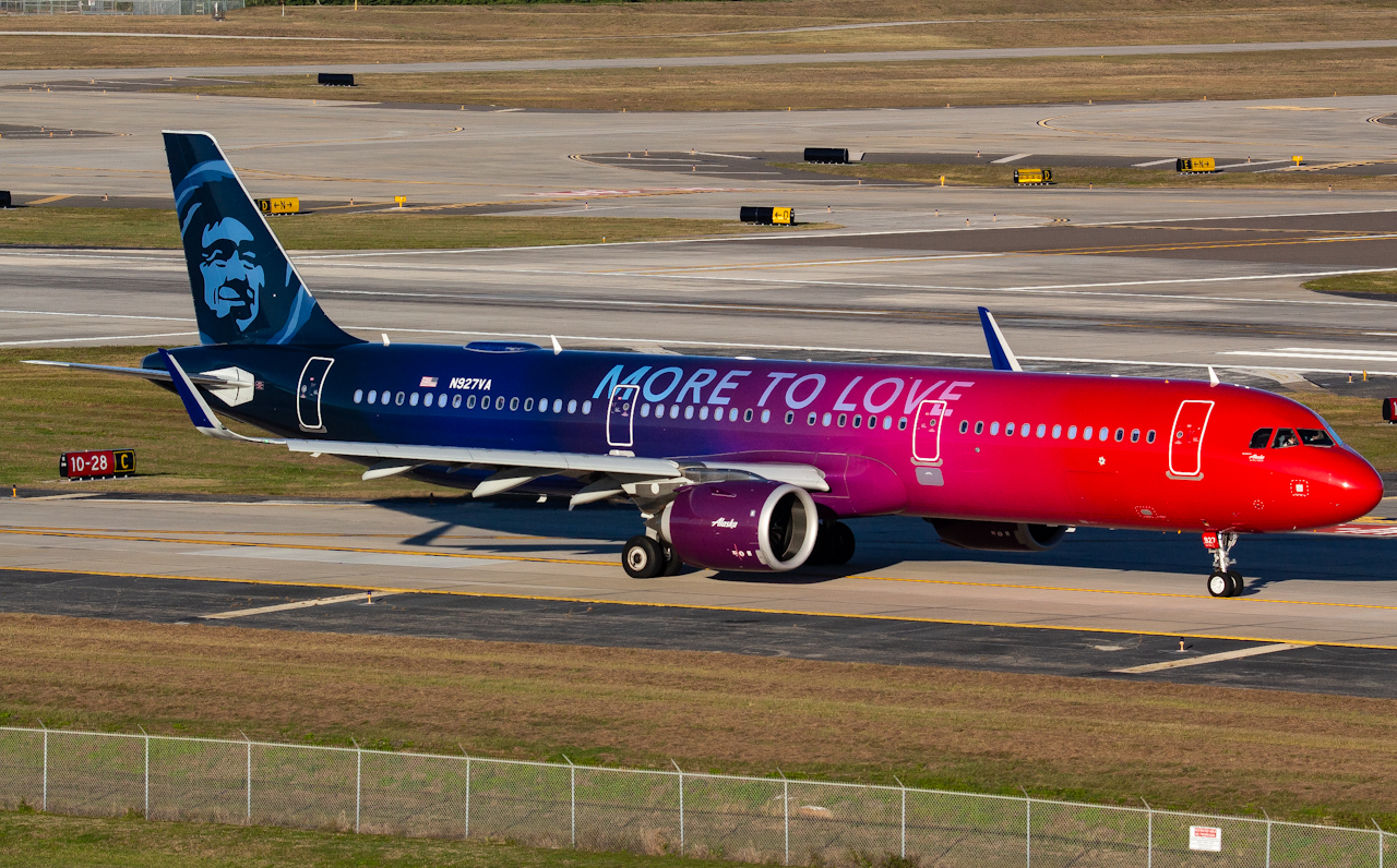 Full size: Alaska Airlines Airbus A321NEO N927VA at Tampa International Airport