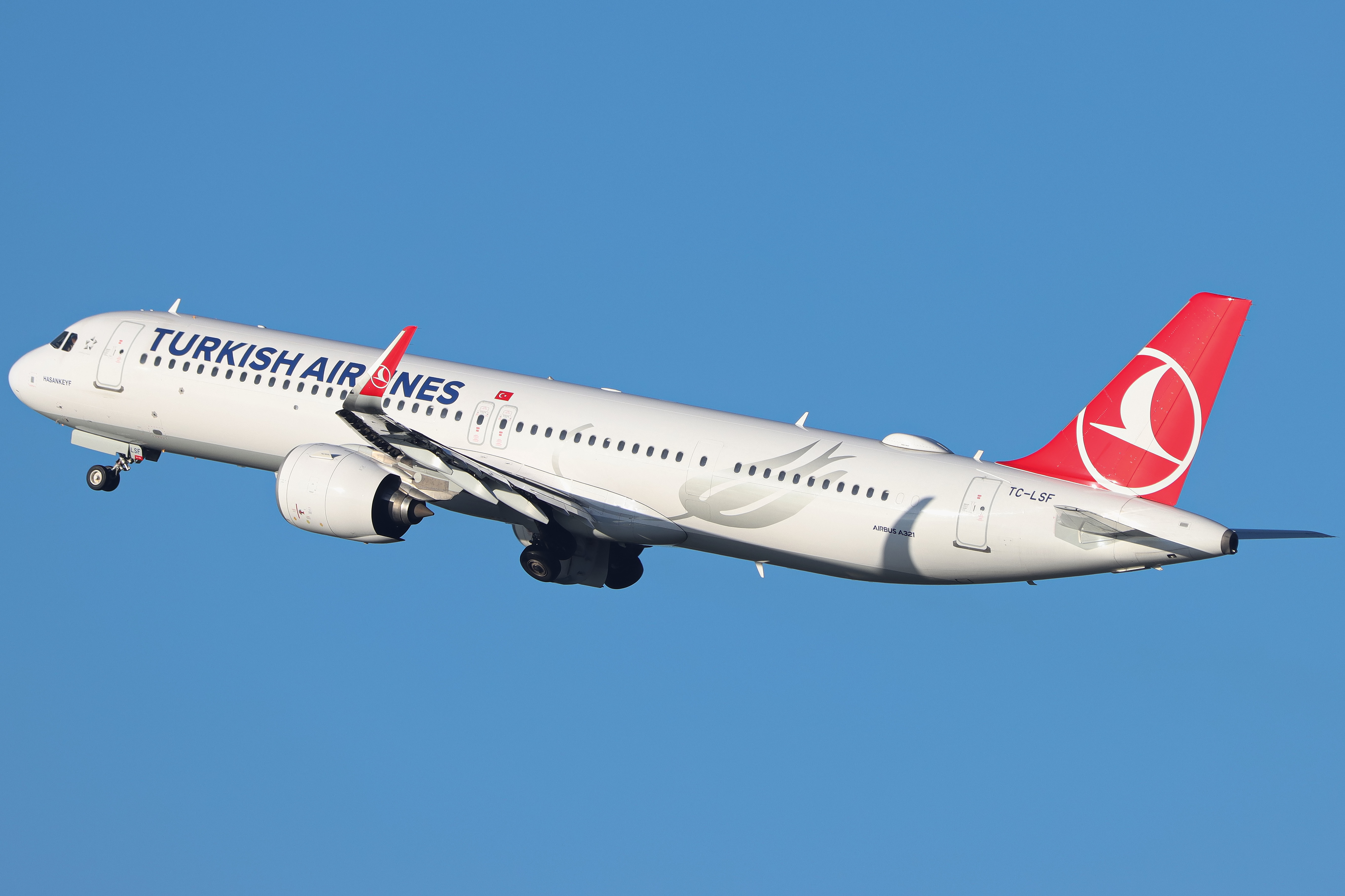 Full size: Turkish Airlines Airbus A321NEO TC-LSF at Manchester Airport