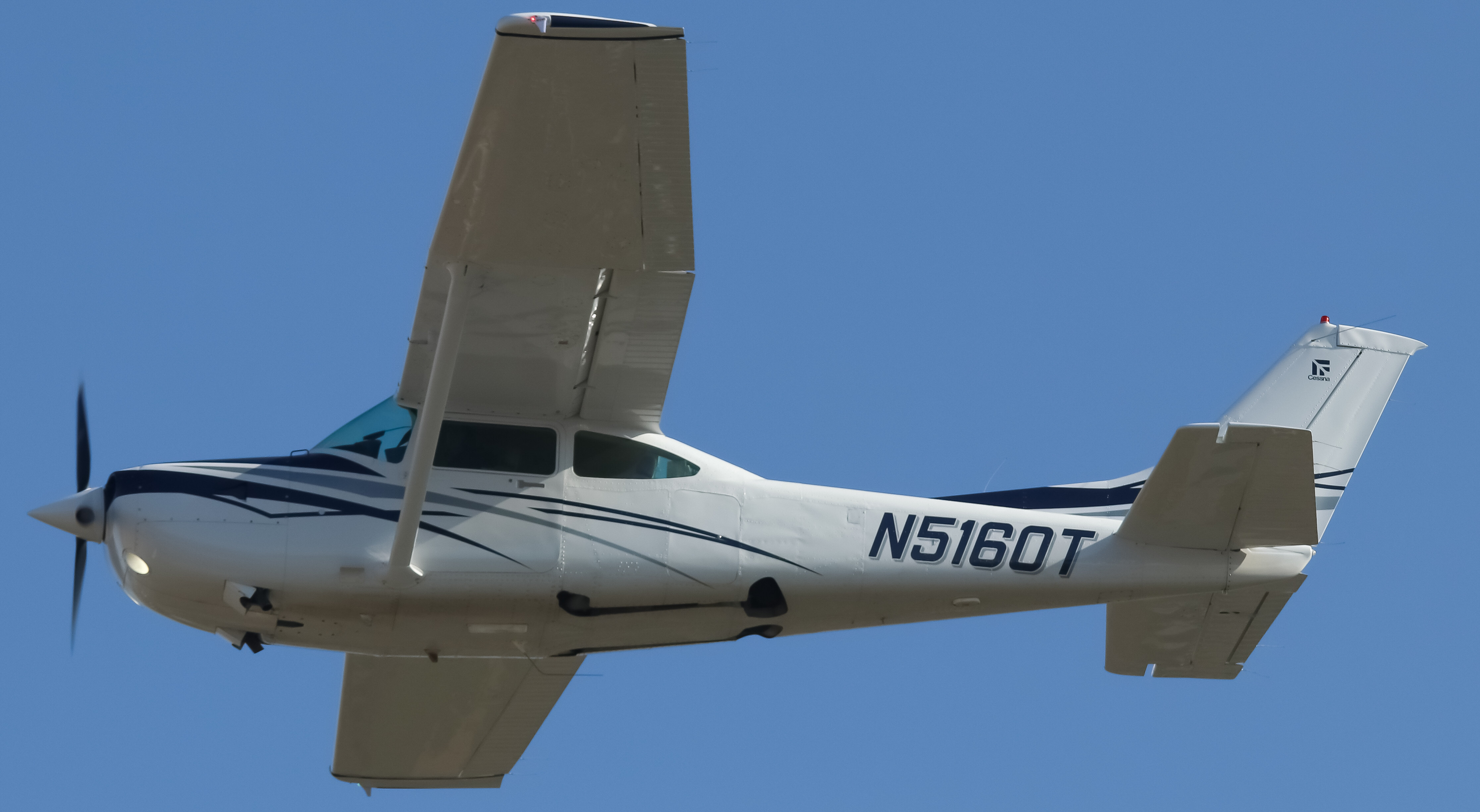 Full size: PRIVATE Cessna R182RG  N5160T at York Airport