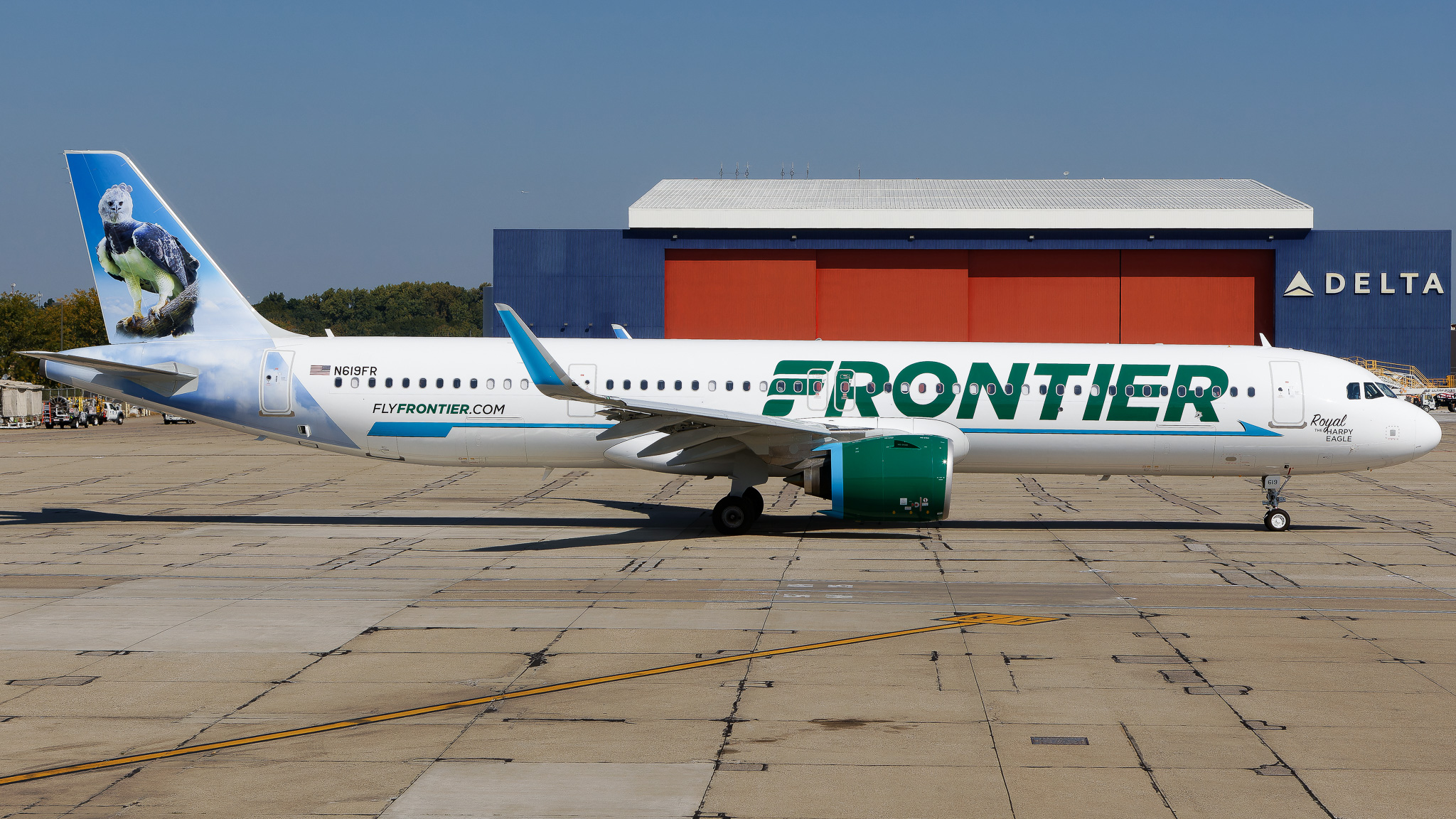 Full size: Frontier Airlines Airbus A321NEO N619FR at Cincinnati/Northern Kentucky International Airport