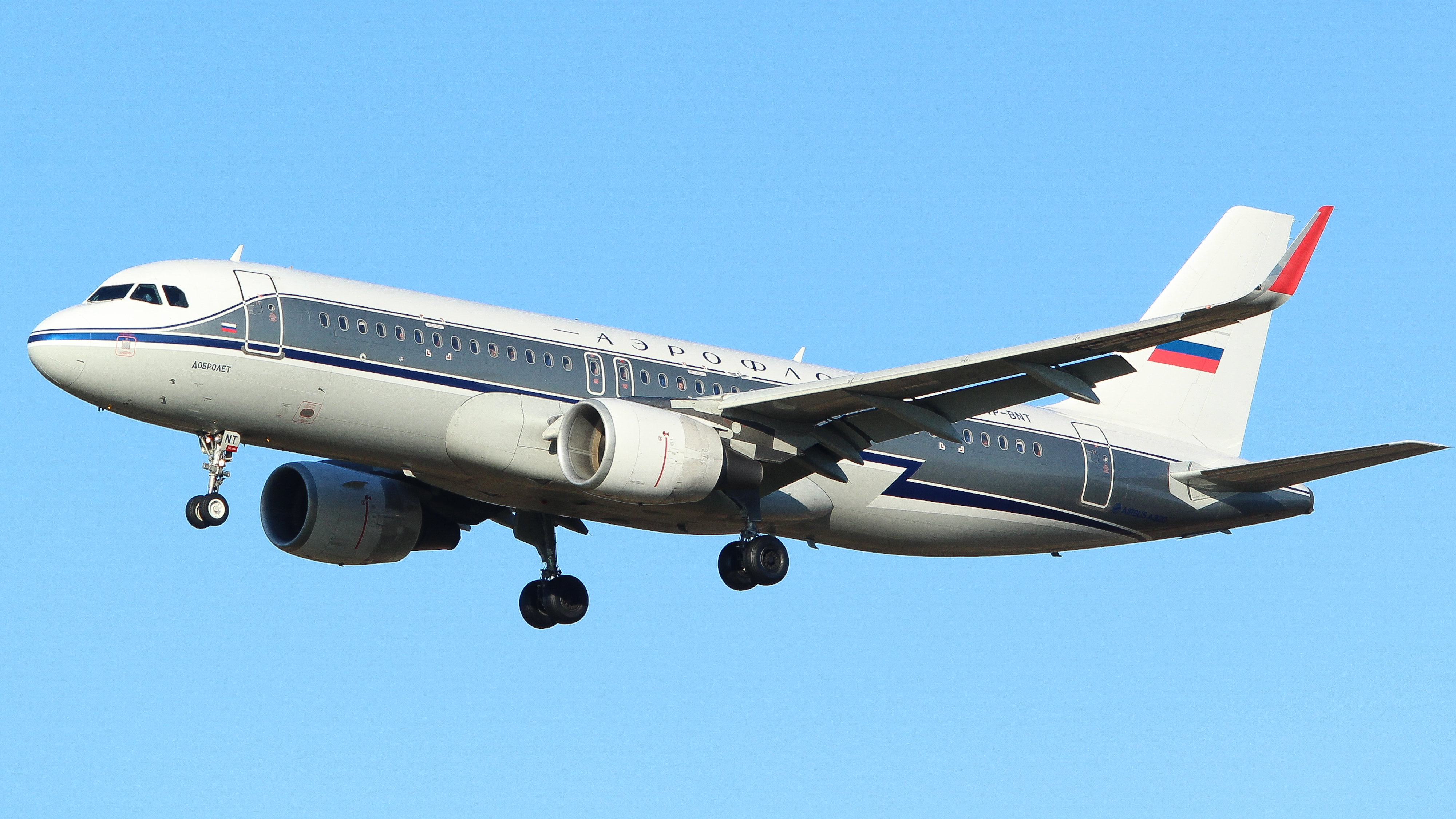 Full size: Aeroflot Airbus A320 VP-BNT at Dusseldorf International Airport