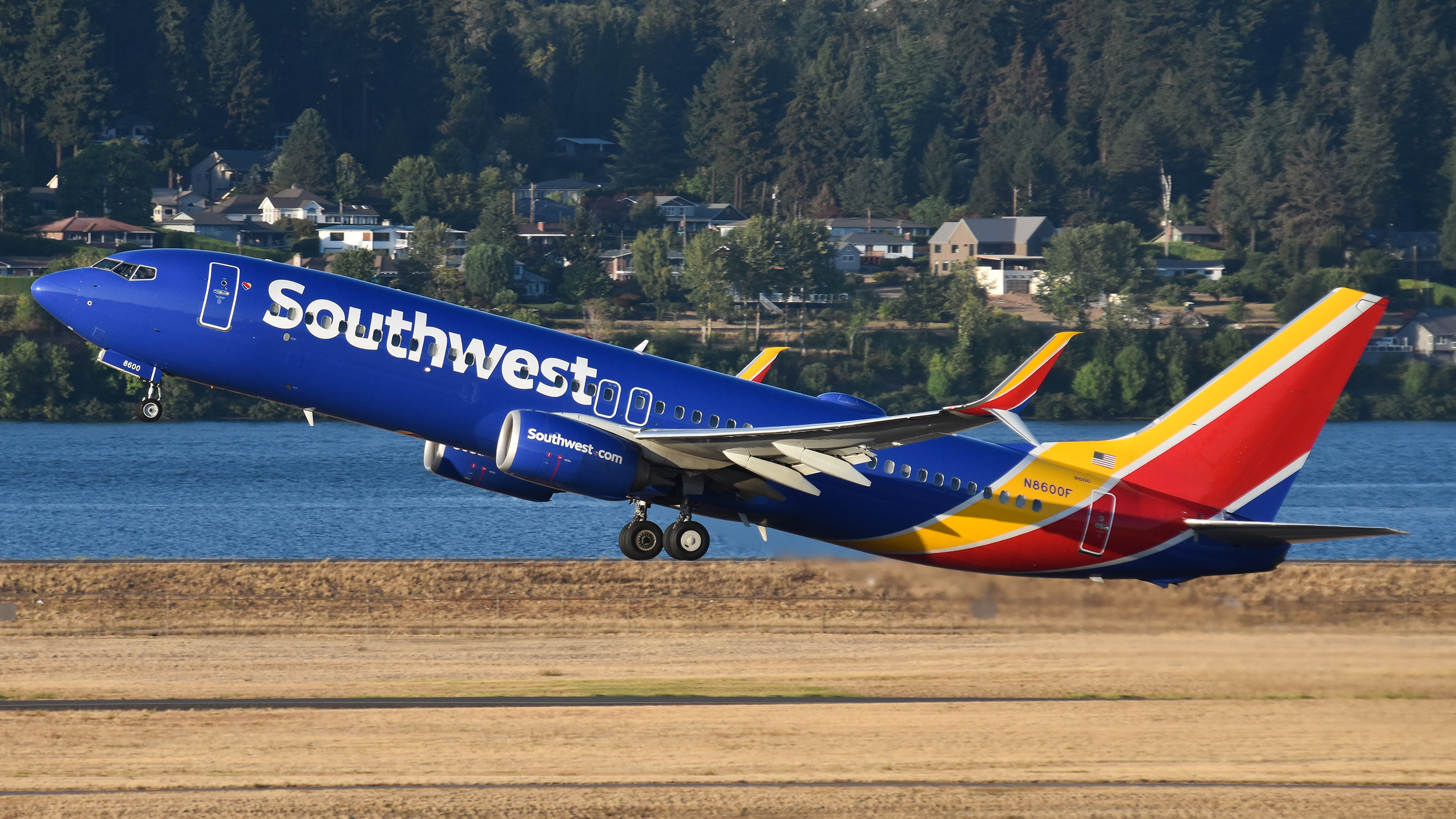 Full size: Southwest Airlines Boeing 737-800 N8600F at Portland International Airport