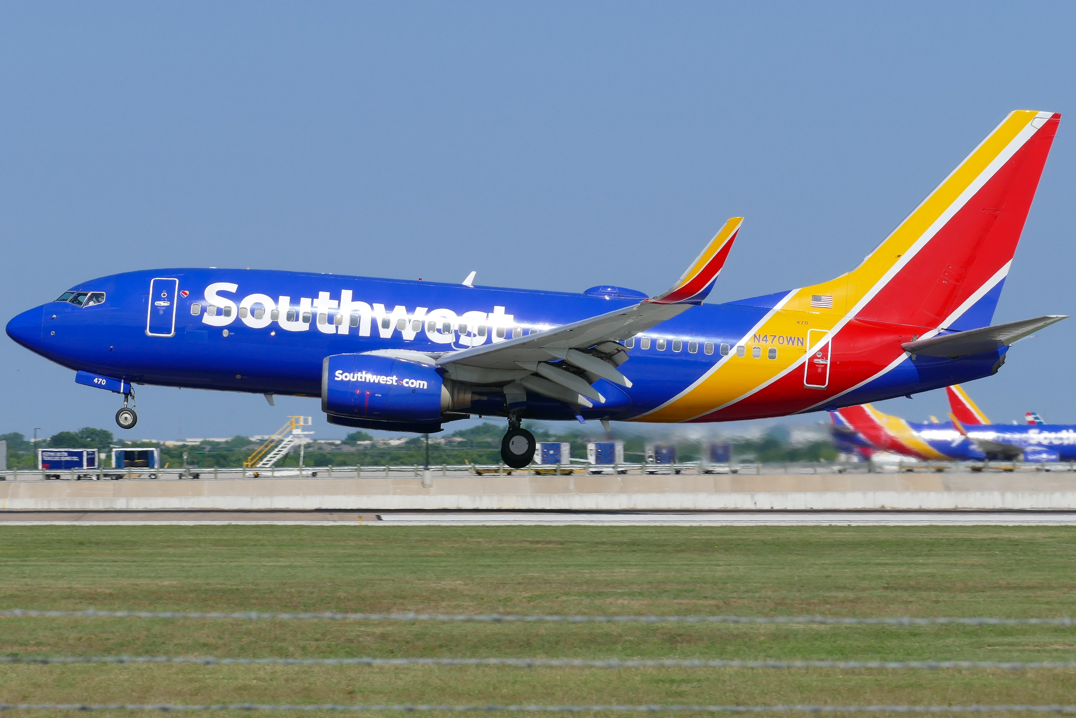 Full size: Southwest Airlines Boeing 737-700 N470WN at Austin-Bergstrom International Airport