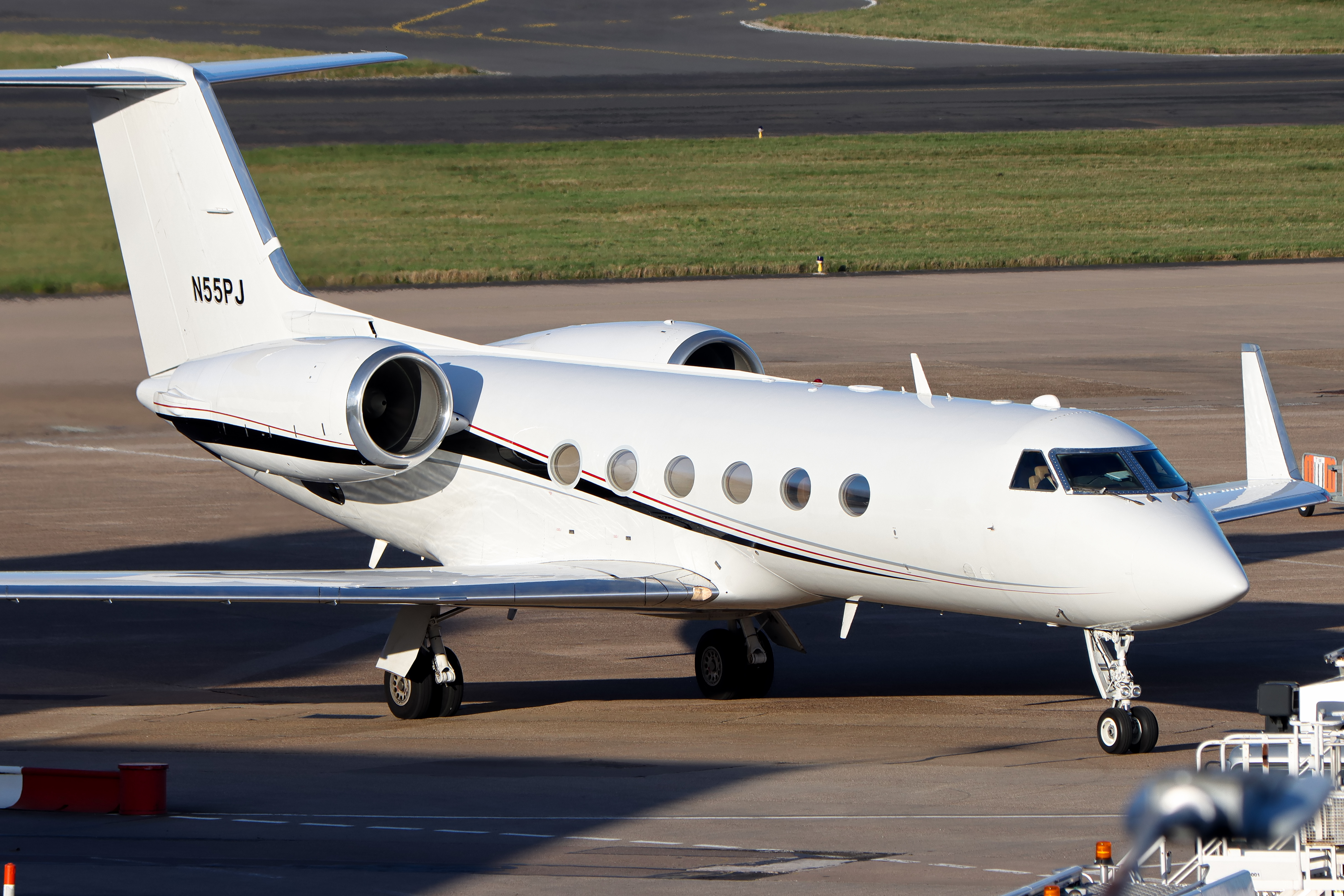 Full size: PRIVATE Gulfstream IV N55PJ at Birmingham Airport