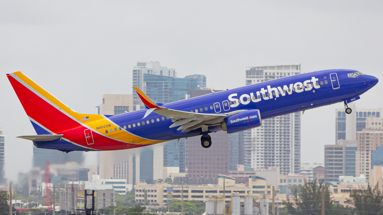 Full size: Southwest Airlines Boeing 737-800 N5823W at Fort Lauderdale/Hollywood International Airport