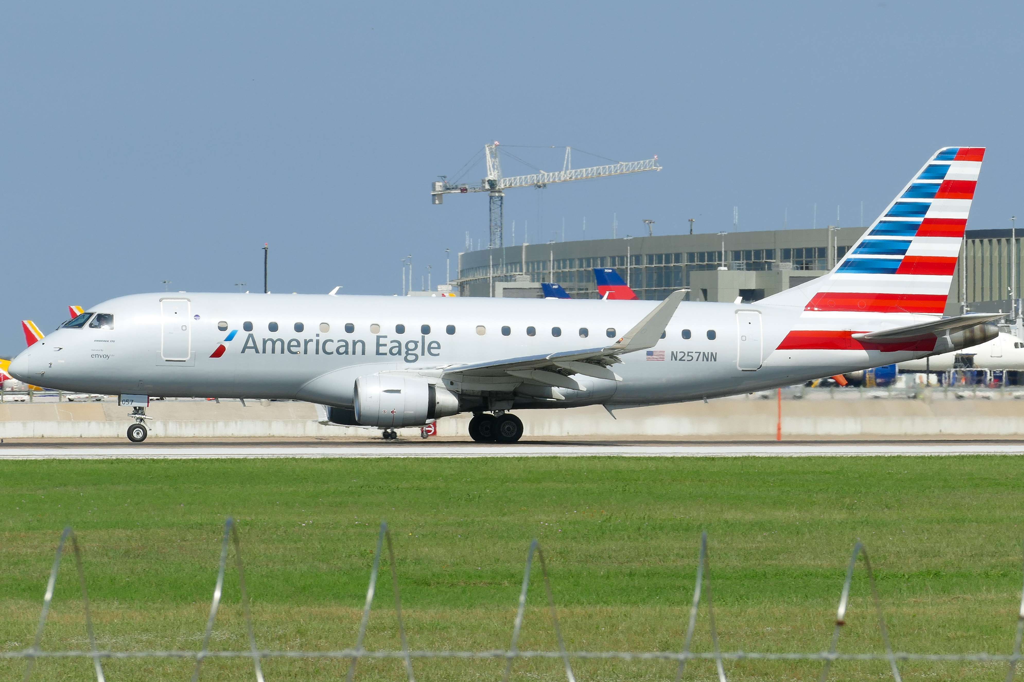 Full size: American Eagle Embraer E175 N257NN at Austin-Bergstrom International Airport