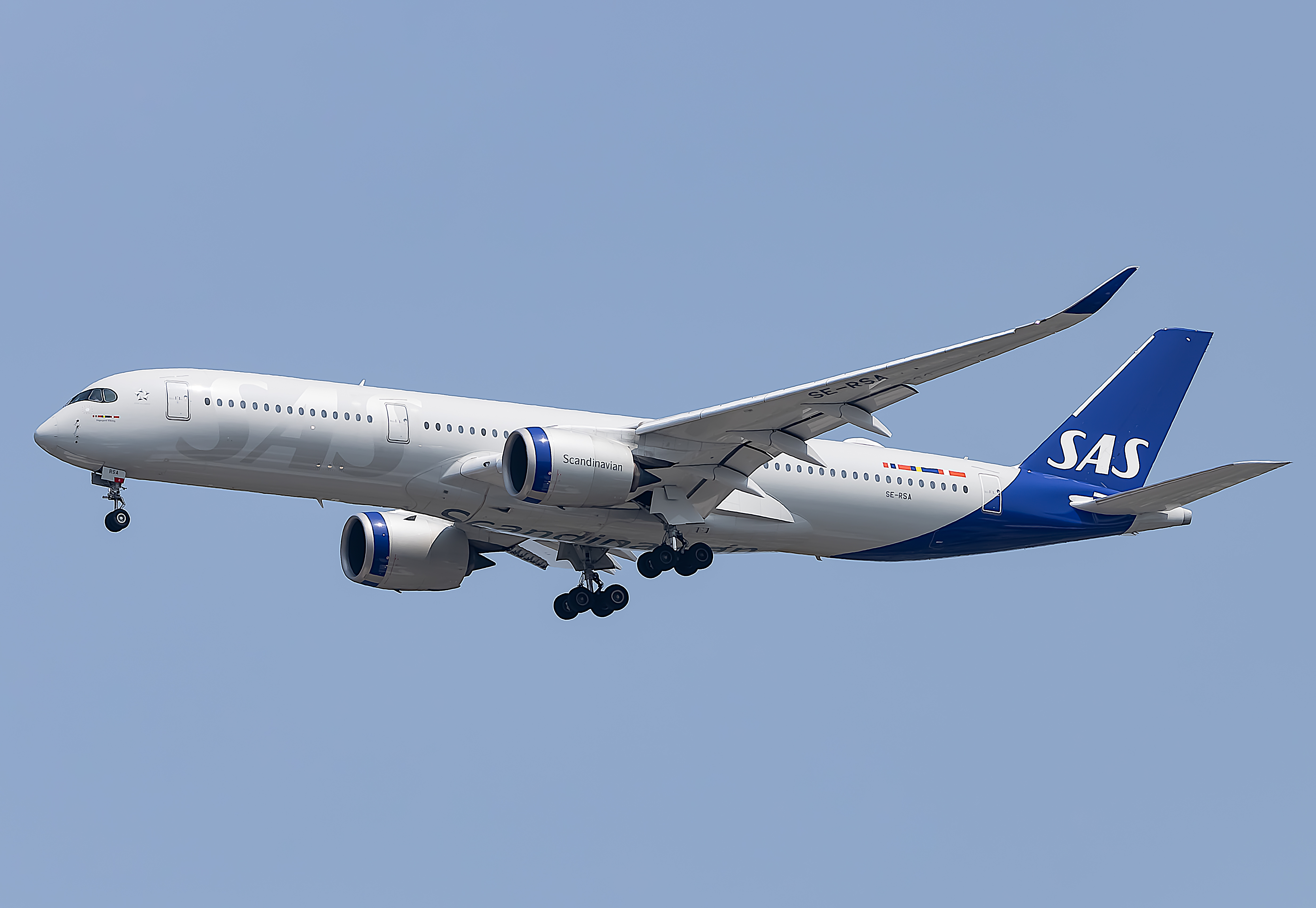 Full size: Scandinavian Airlines Airbus A350-900 SE-RSA at Washington Dulles International Airport
