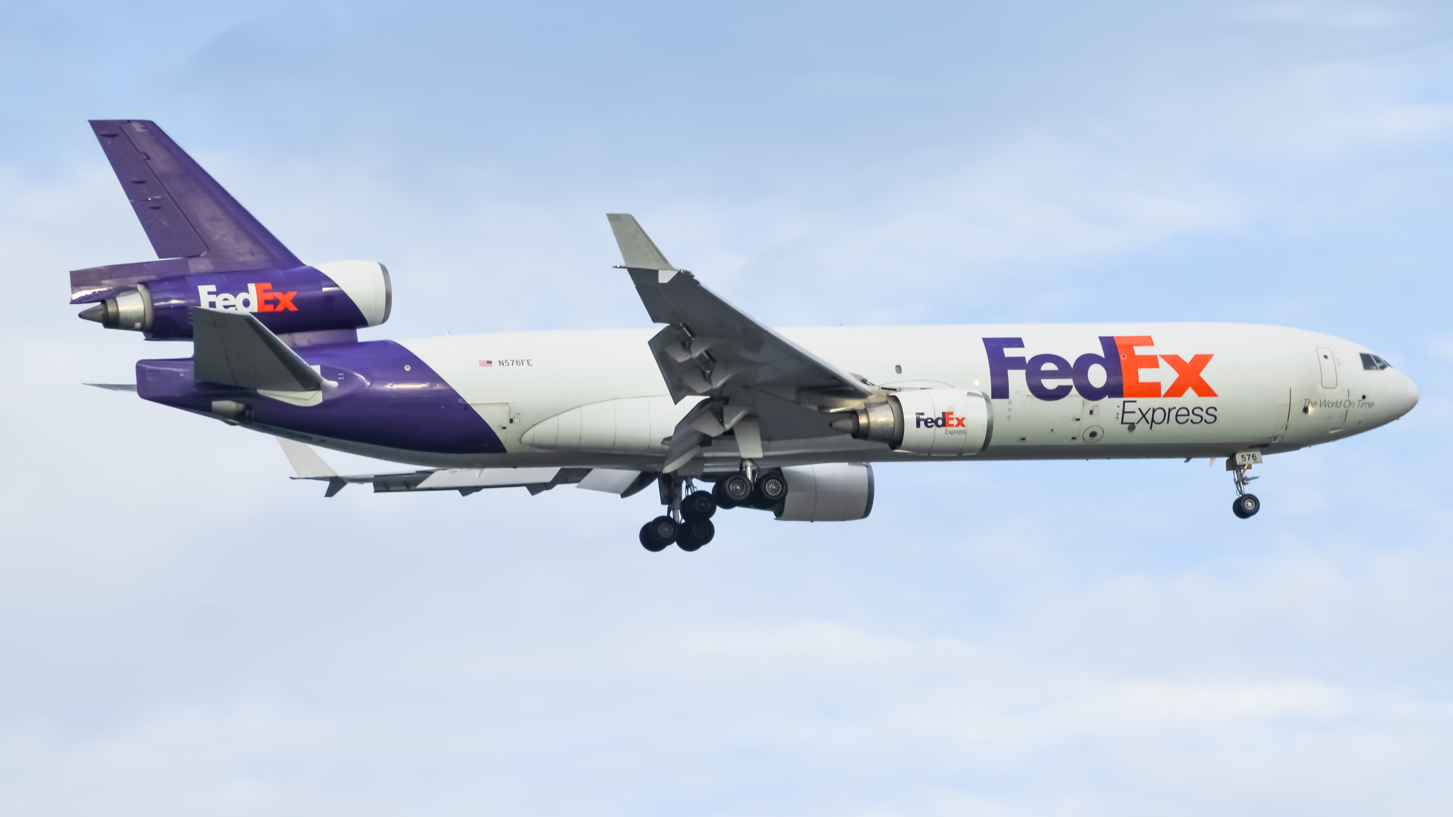Full size: FedEx McDonnell Douglas MD-11F N576FE at Singapore-Changi Airport