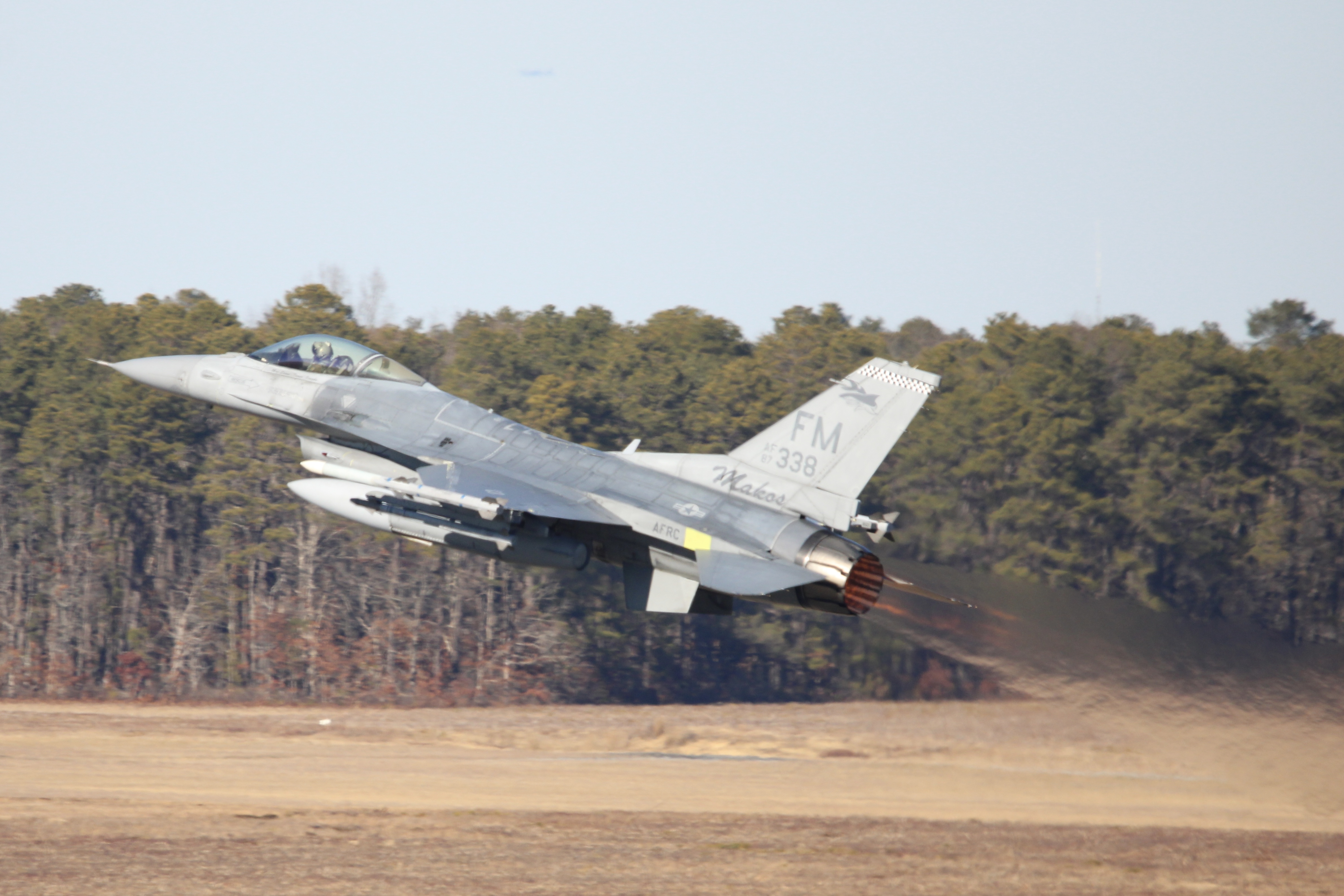 Full size: USAF - United States Air Force General Dynamics F-16 Fighting Falcon 87-0338 at Atlantic City International Airport