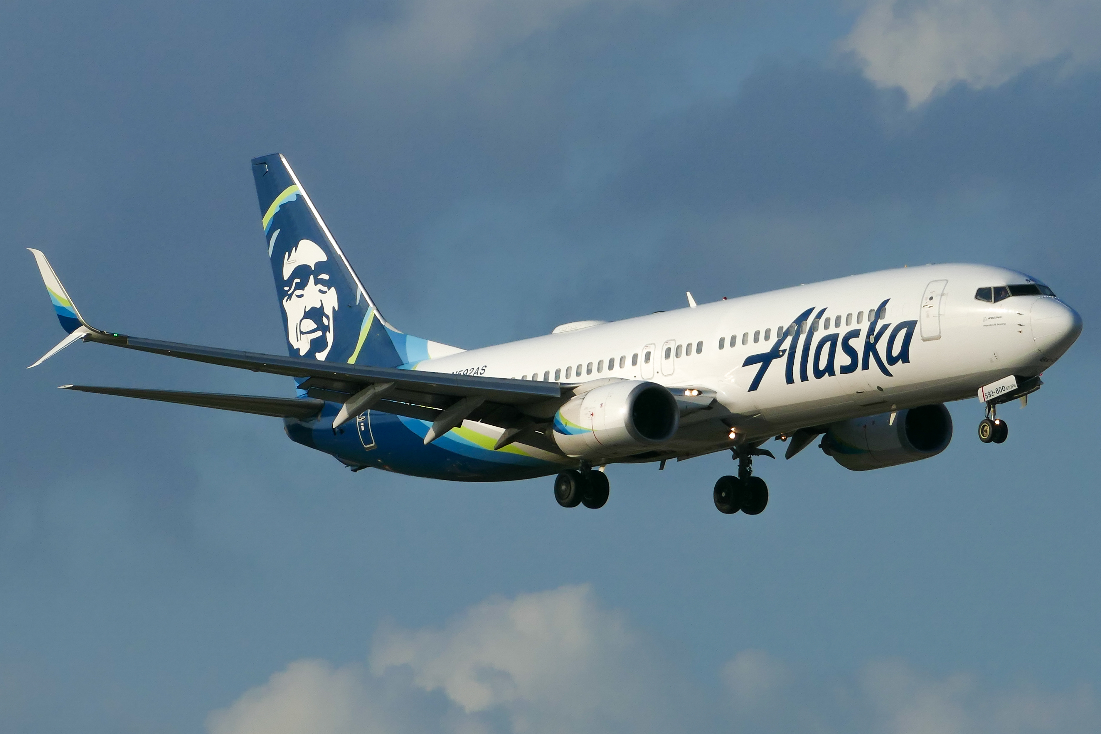 Full size: Alaska Airlines Boeing 737-800 N592AS at Dallas-Fort Worth International Airport