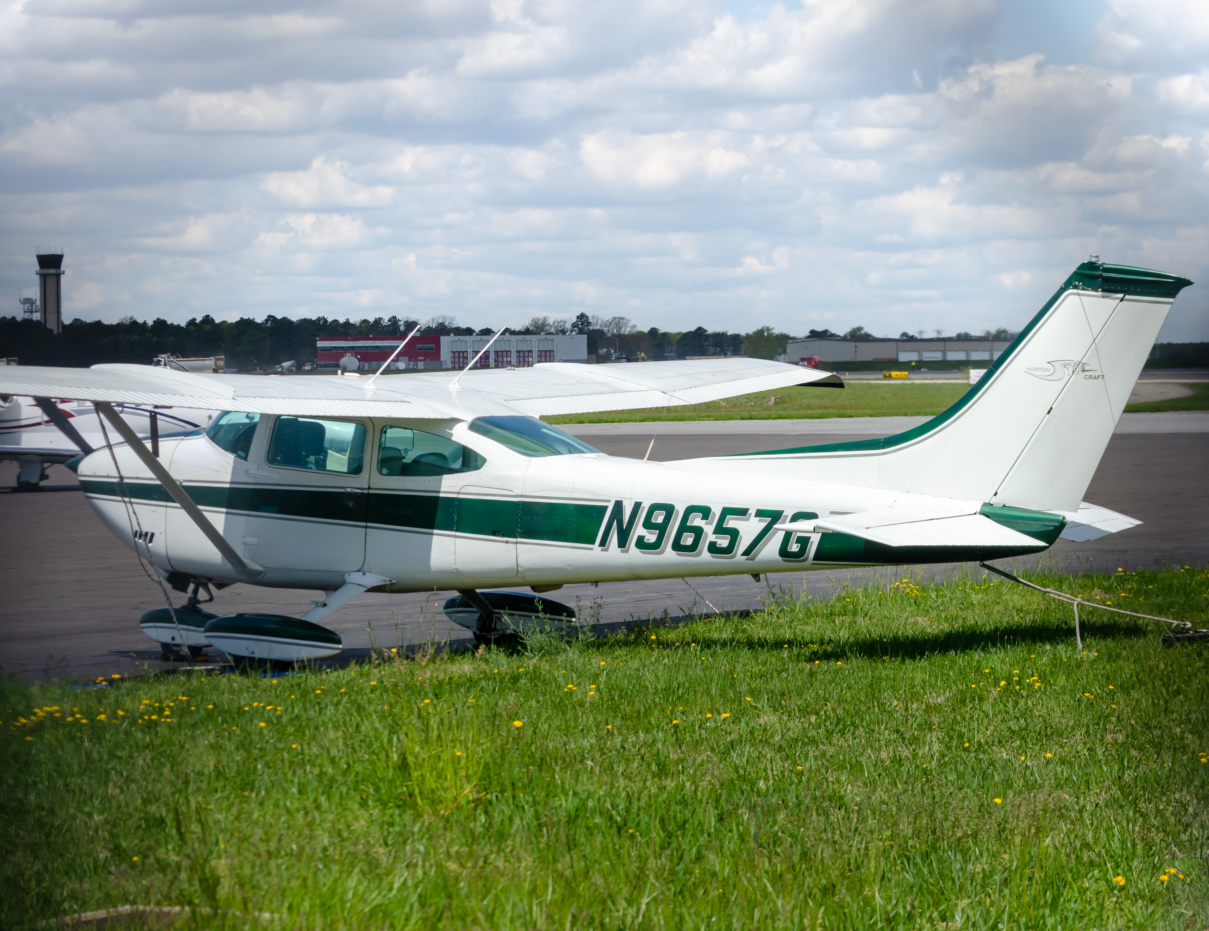Full size: PRIVATE Cessna 182 Skylane N9657G at Atlantic City International Airport