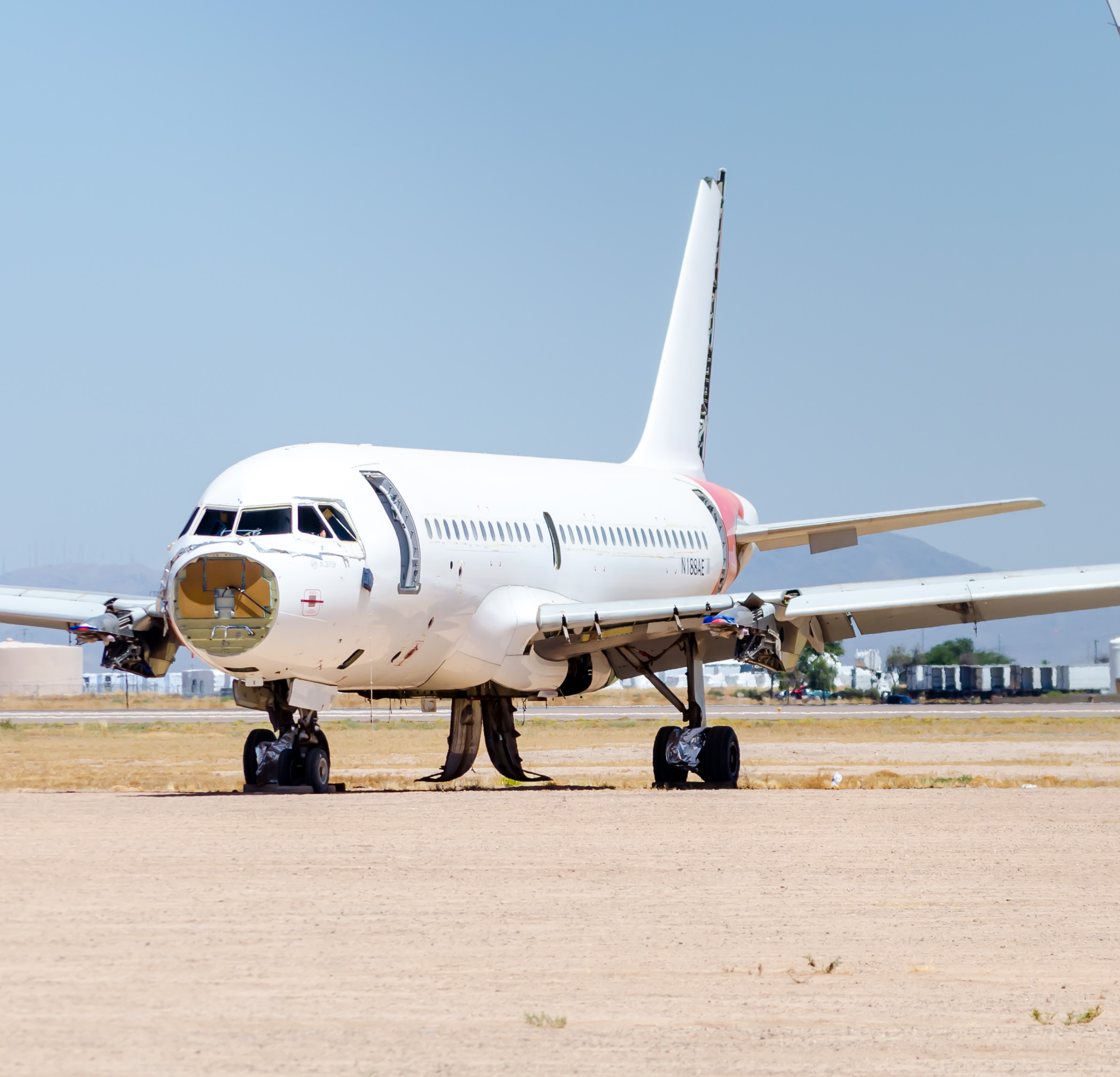 Full size: Aer Cap Airbus A319 N188AE at Phoenix Goodyear Airport