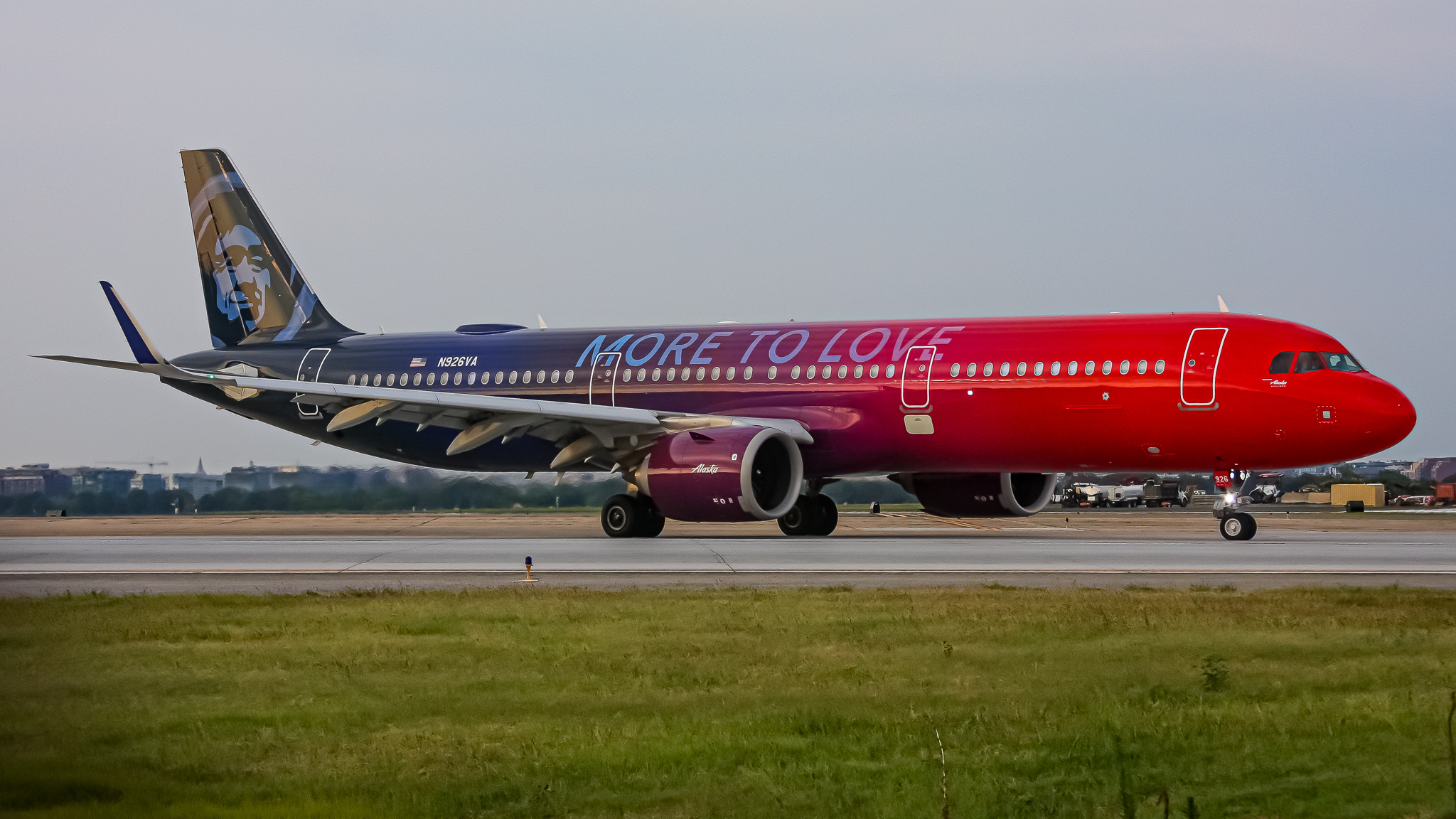 Full size: Alaska Airlines Airbus A321NEO N926VA at Ronald Reagan National Airport