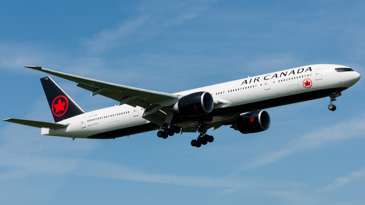 Full size: Air Canada Boeing 777-300ER C-FITL at London Heathrow International Airport