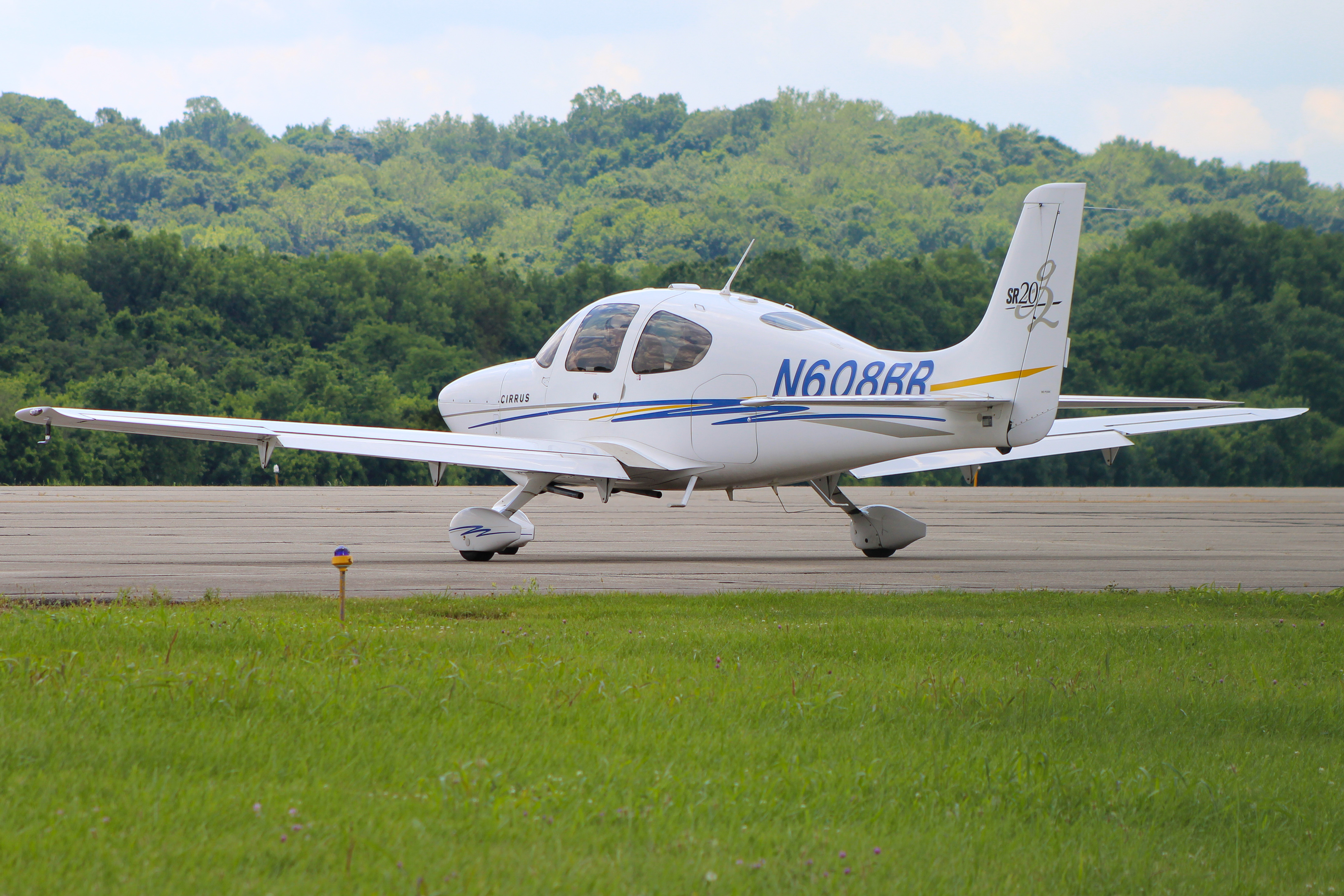 Full size: PRIVATE Cirrus SR-20 N608BB at Cincinnati Municipal Airport/Lunken Field