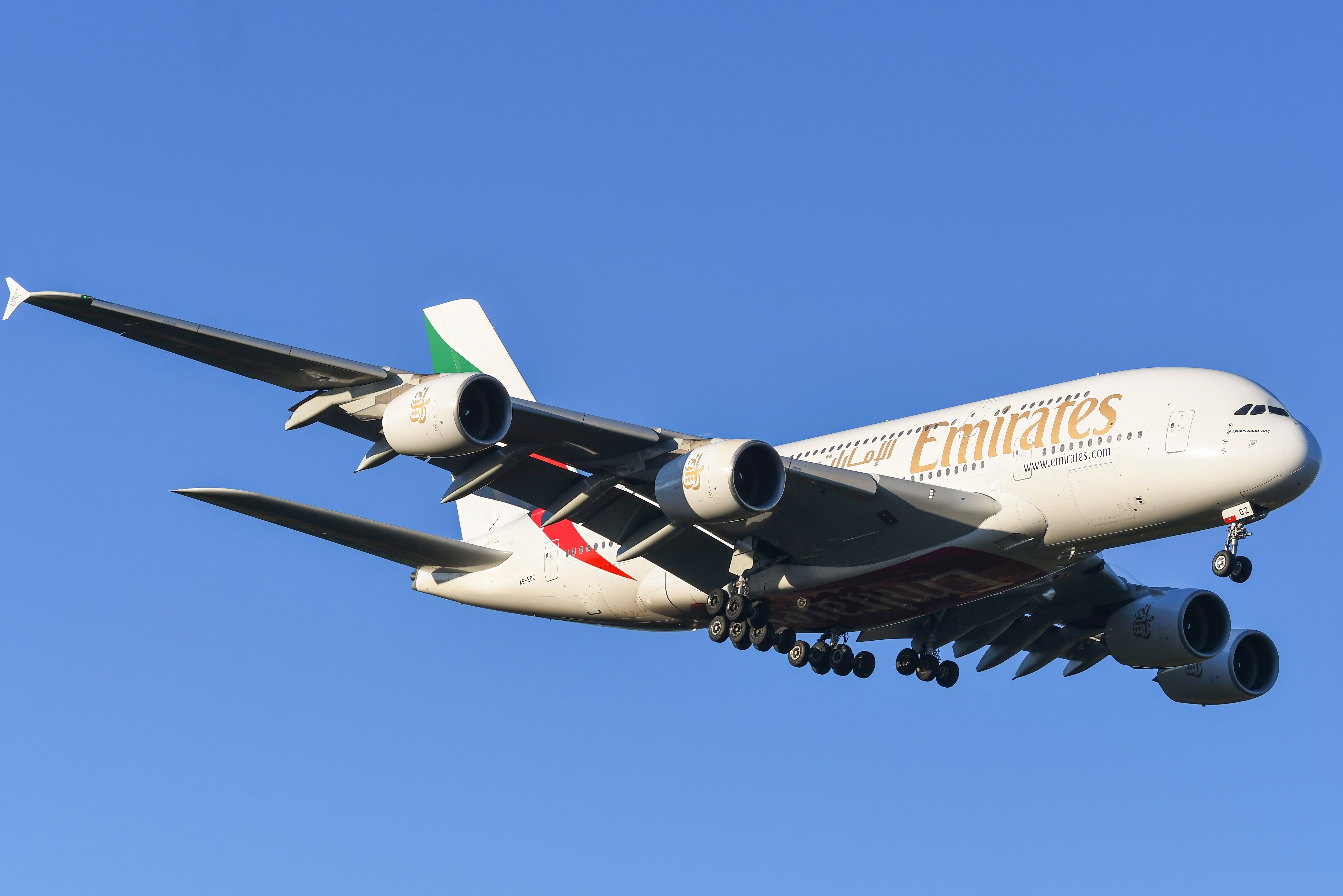 Full size: Emirates Airbus A380-800 A6-EDZ at Washington Dulles International Airport