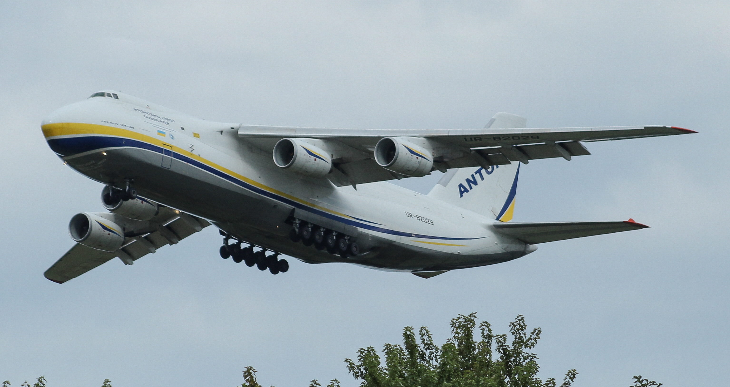 Full size: Antonov Airlines Antonov An-124 UR-82029 at Harrisburg International Airport