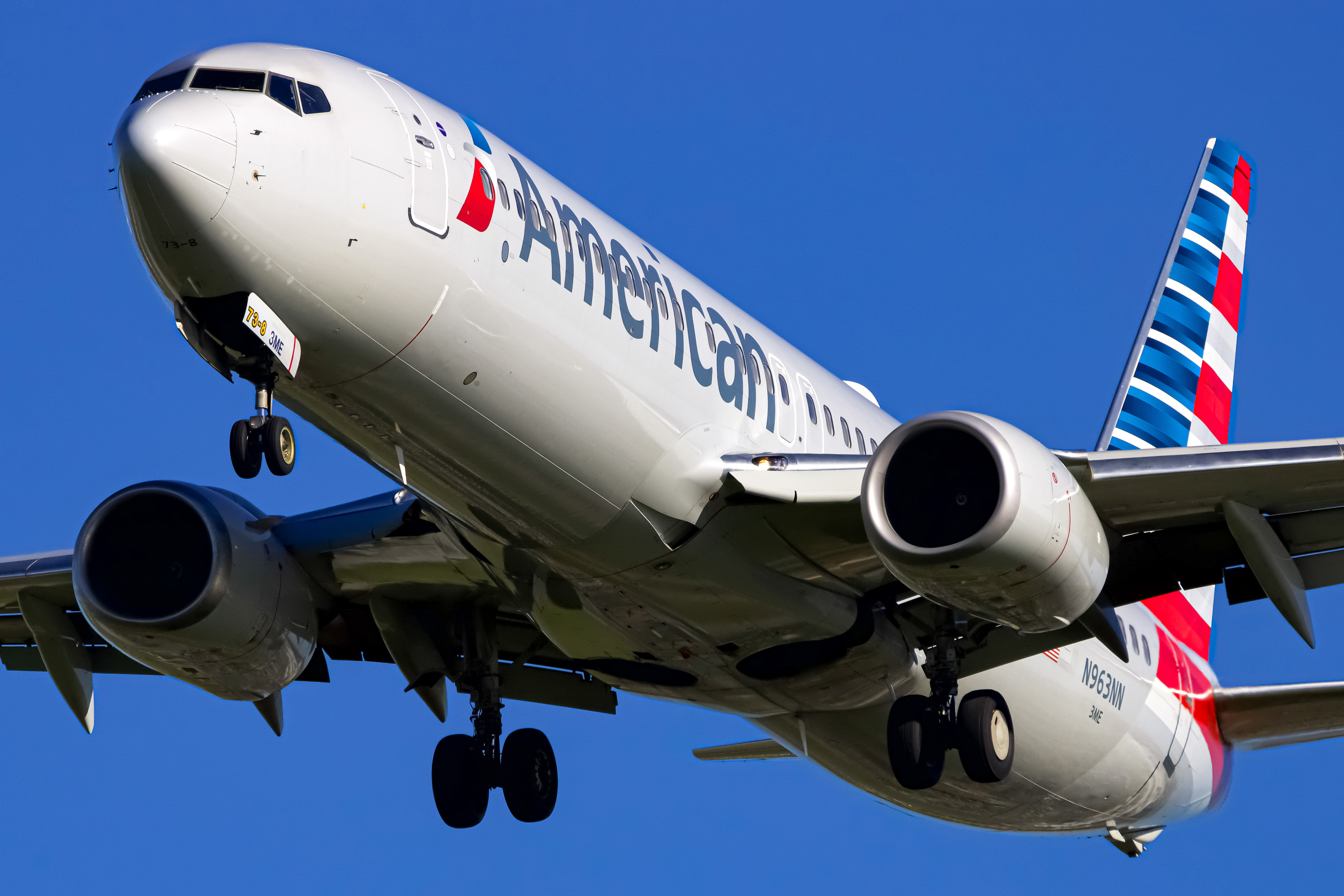 Full size: American Airlines Boeing 737-800 N963NN at Dallas-Fort Worth International Airport