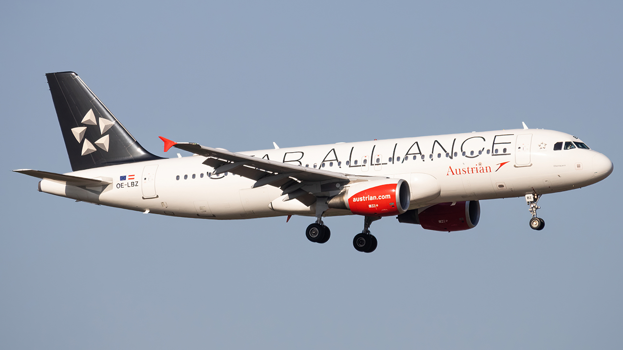 Full size: Austrian Airlines Airbus A320 OE-LBZ at Vienna International Airport