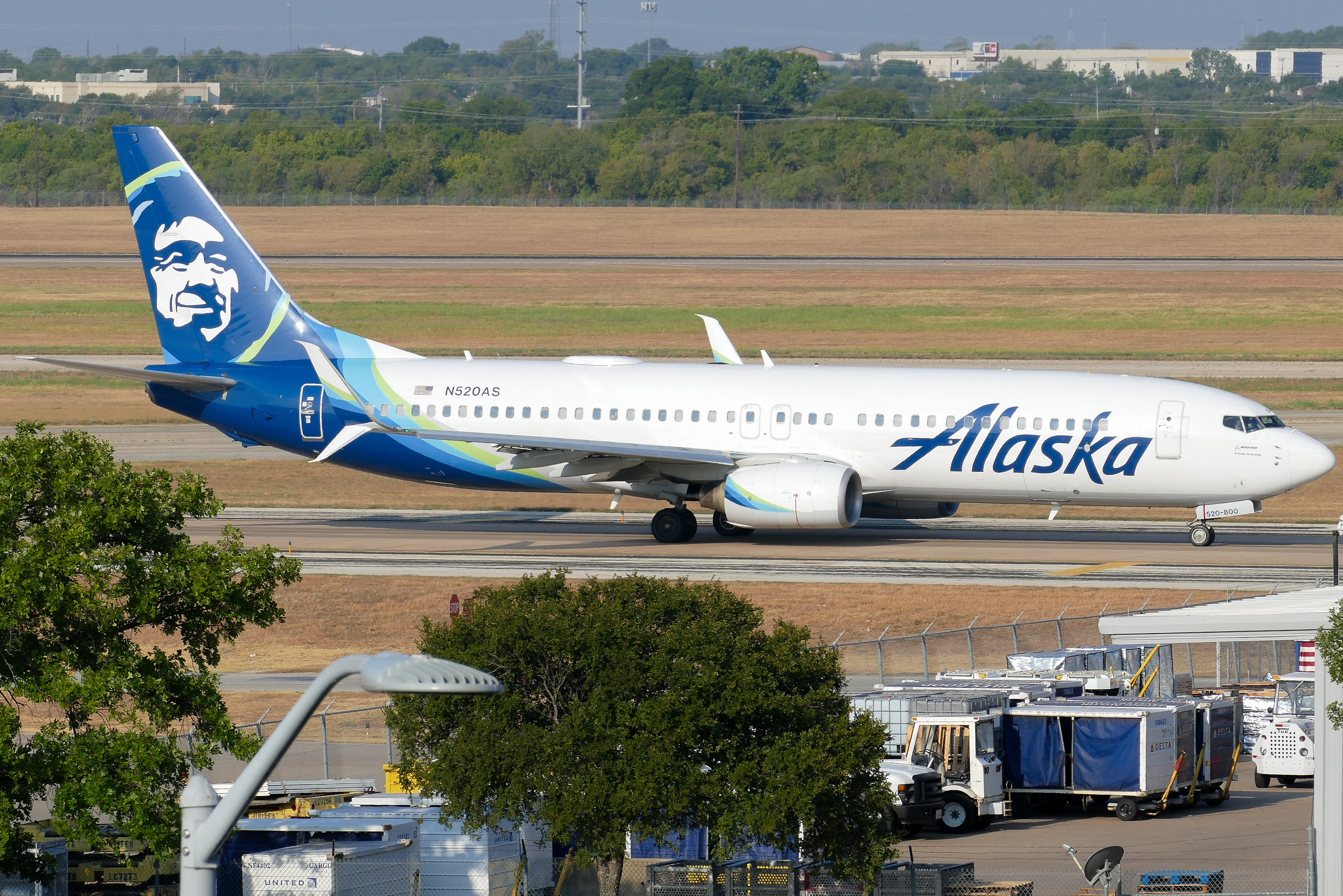 Full size: Alaska Airlines Boeing 737-800 N520AS at Austin-Bergstrom International Airport