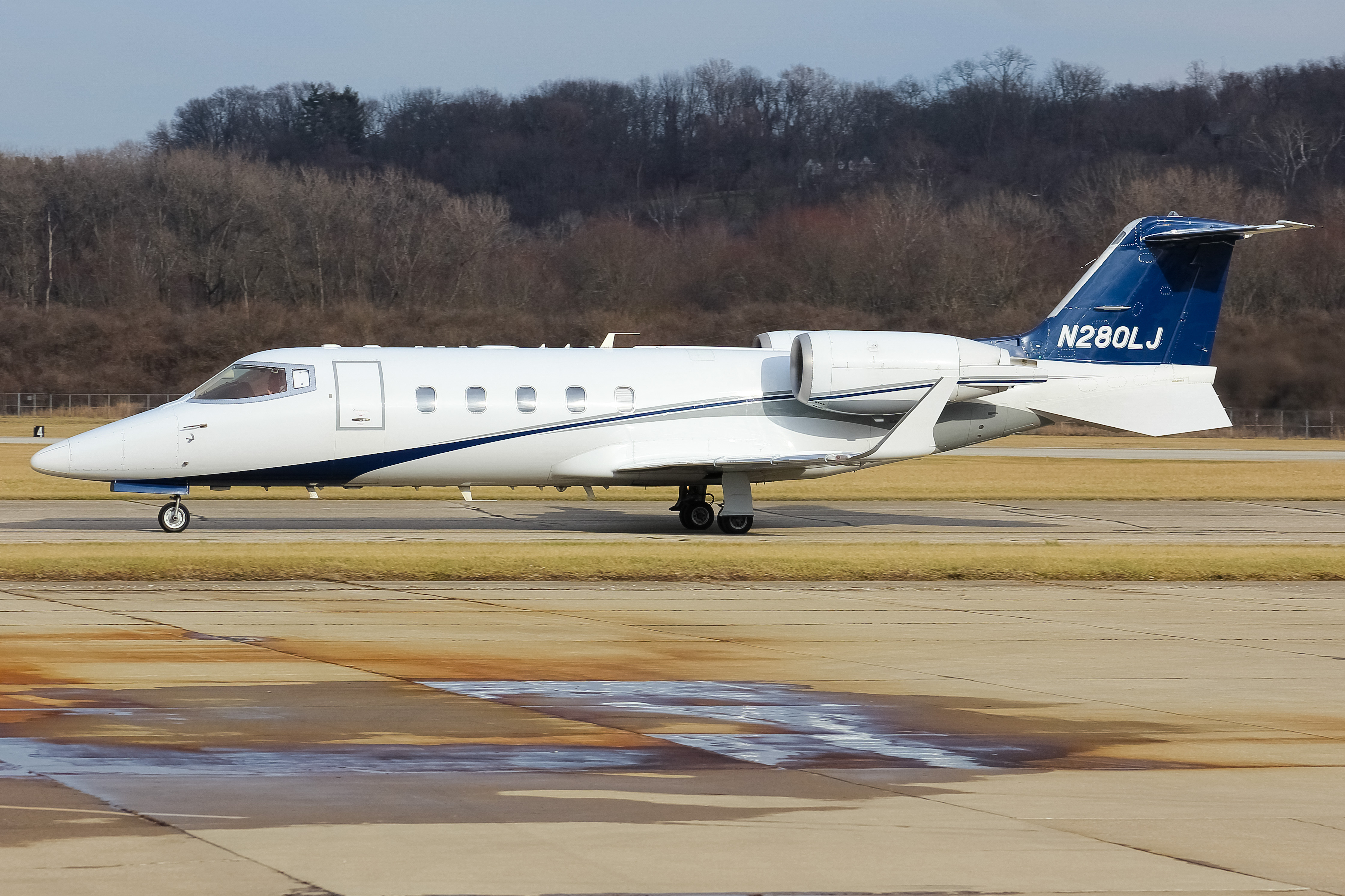 Full size: PRIVATE  Learjet 60 N280LG at Cincinnati Municipal Airport/Lunken Field