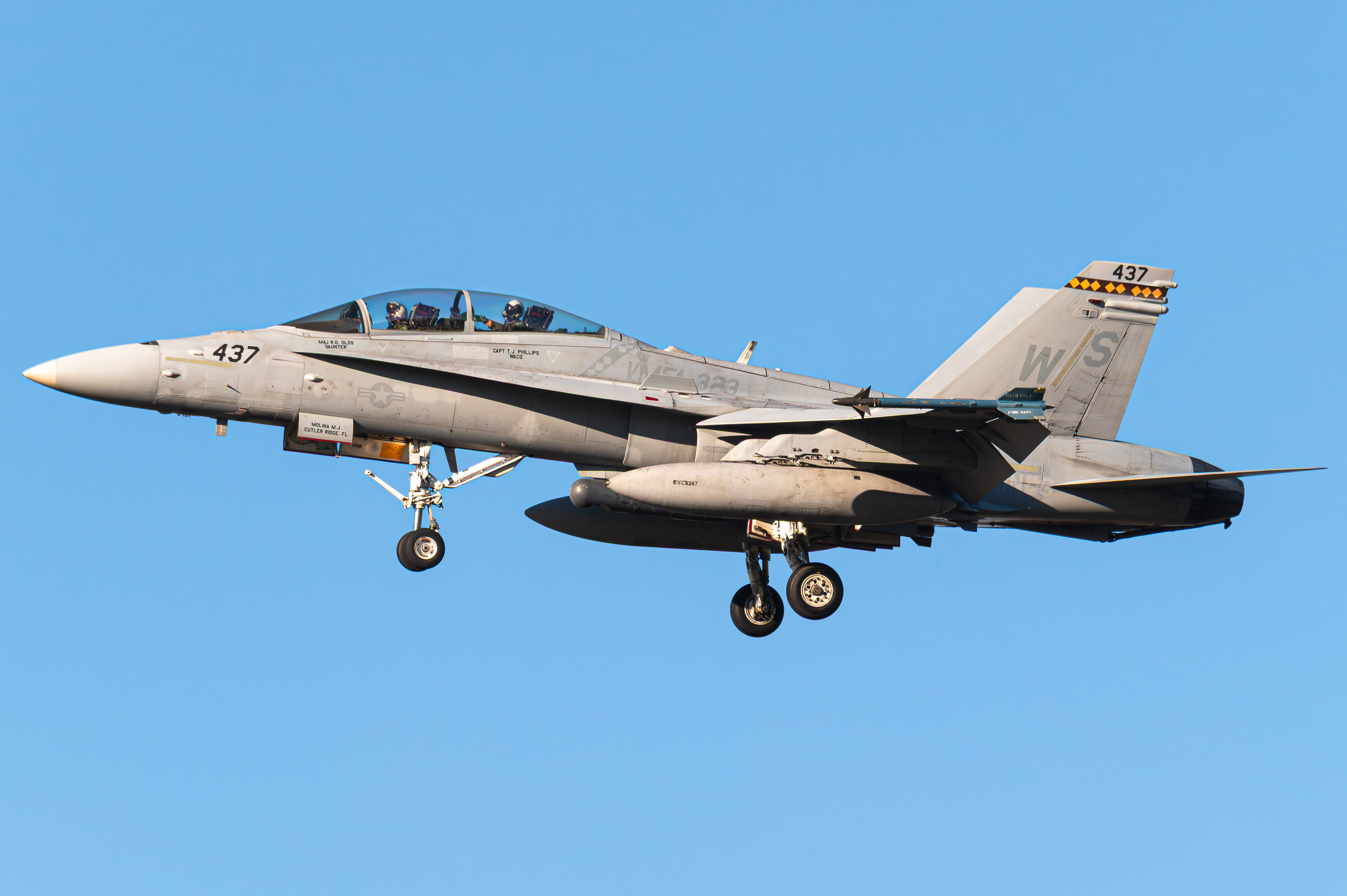 Full size: USMC - United States Marine Corp McDonnel Douglas F/A-18 Hornet 164967 at Miramar MCAS (Joe Foss Field) Airport