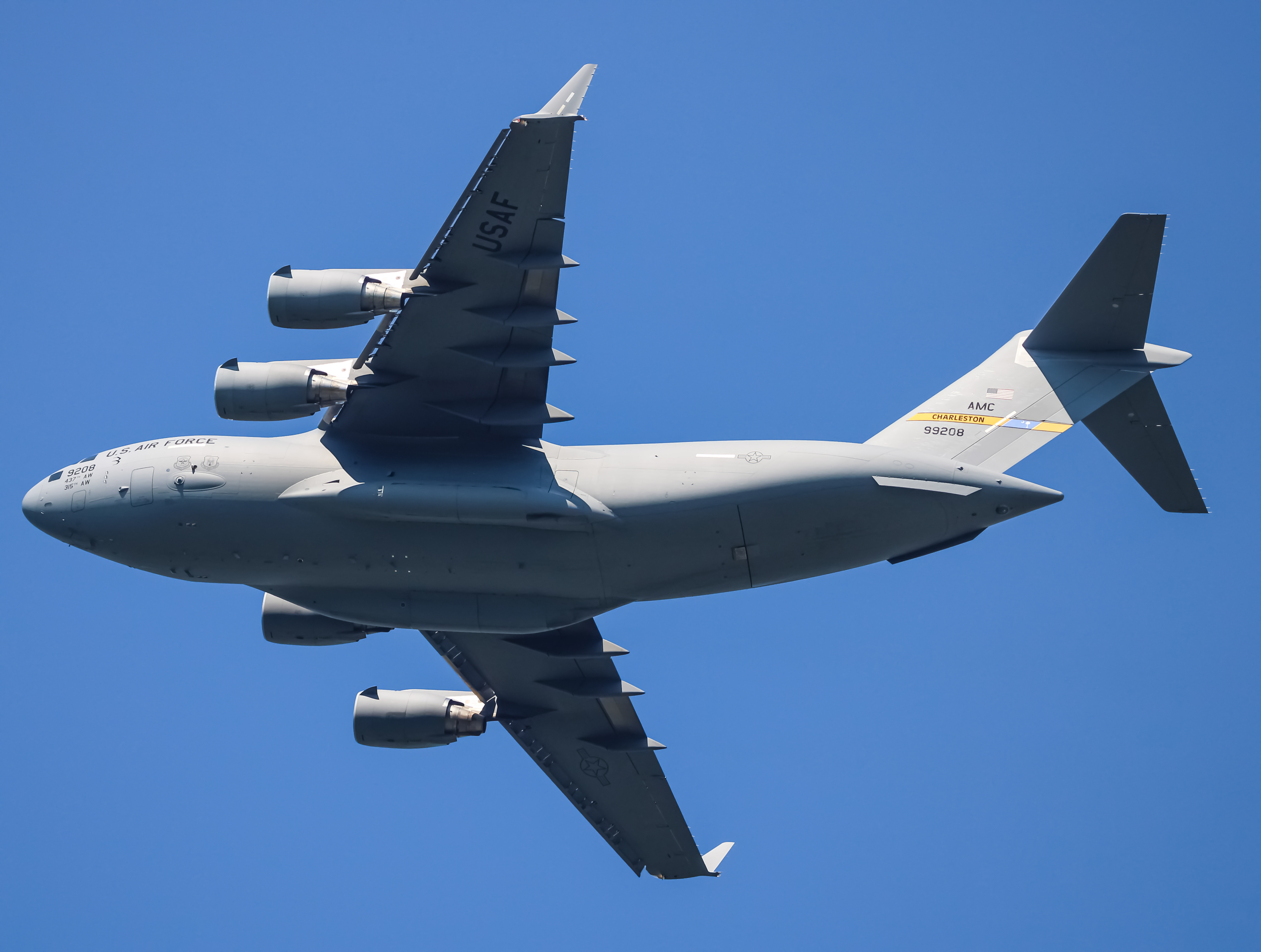 Full size: USAF - United States Air Force Boeing C-17 Globemaster III 09-9208 at Joint Base Andrews
