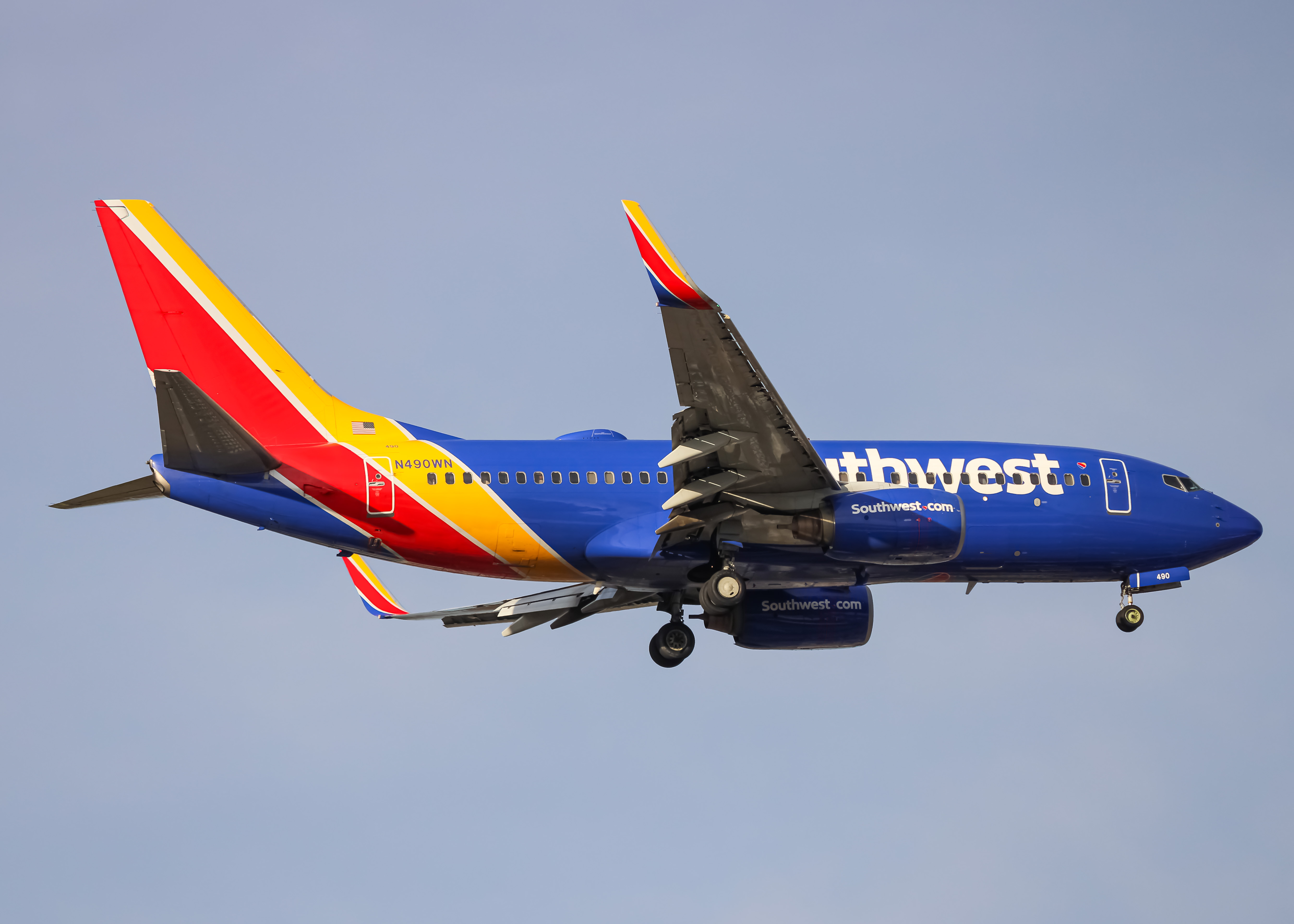 Full size: Southwest Airlines Boeing 737-700 N490WN at Baltimore/Washington International Thurgood Marshall Airport