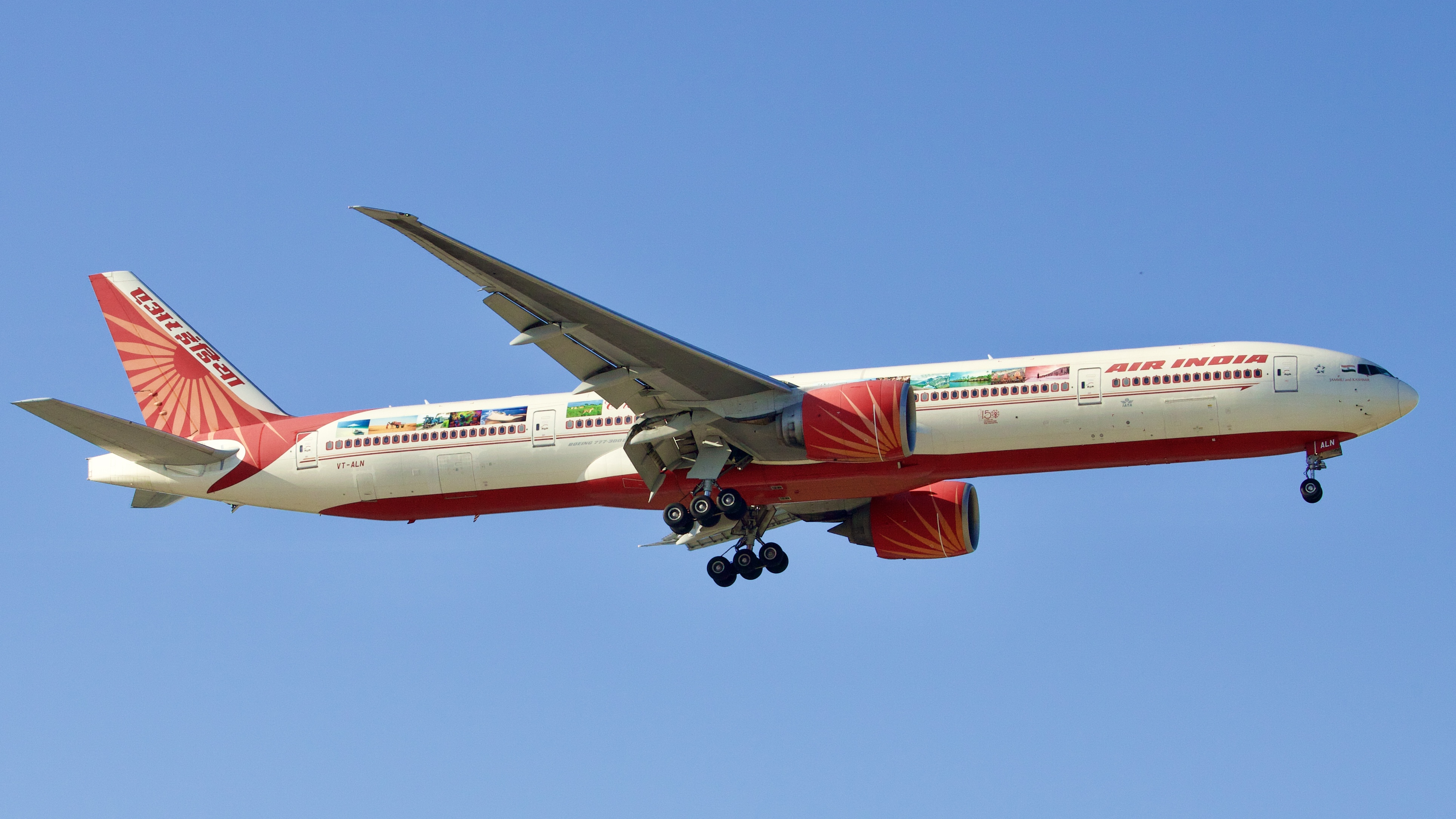 Full size: Air India Boeing 777-300ER VT-ALN at Houston-George Bush Intercontinental Airport