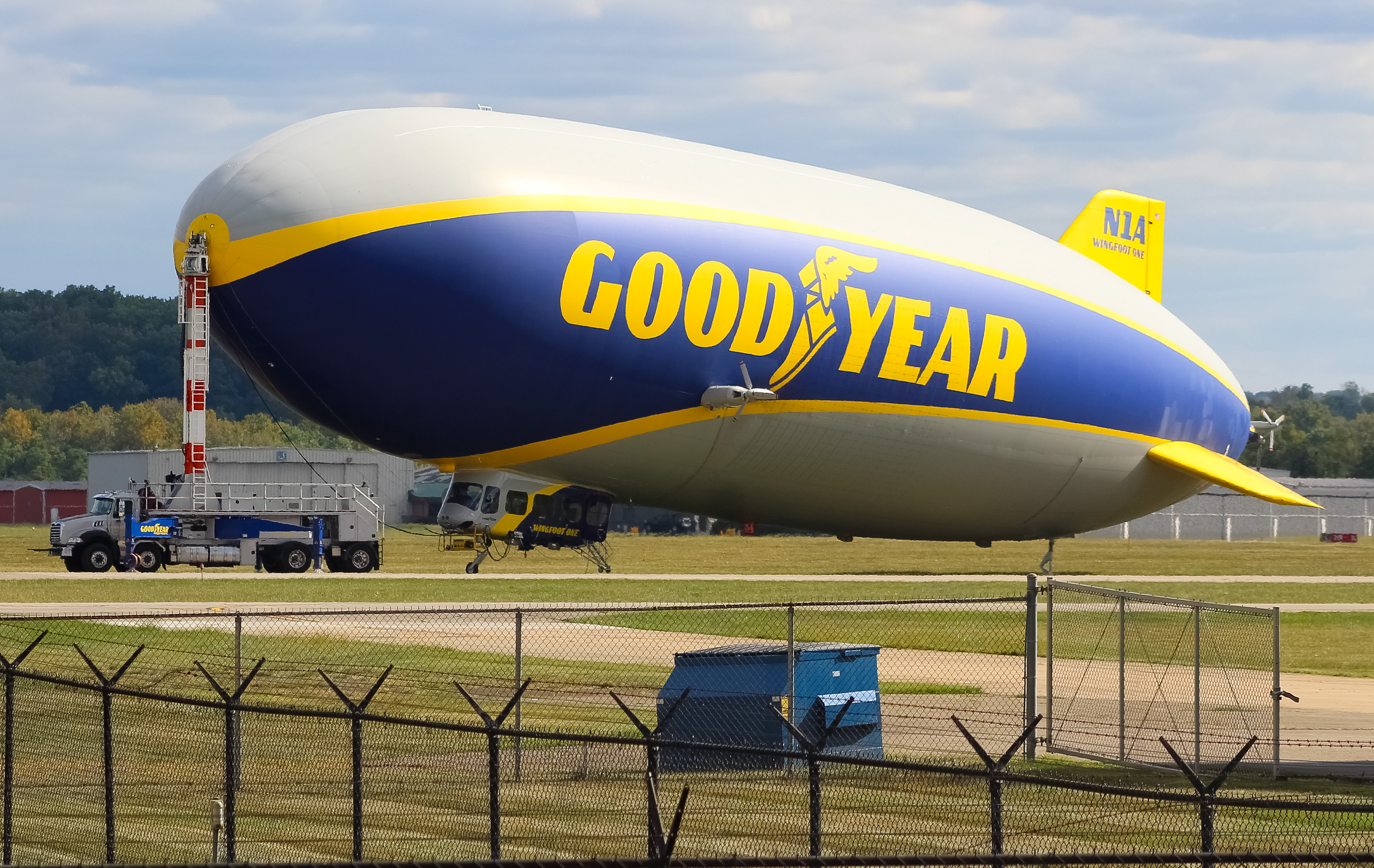 Full size: Goodyear Zeppelin NT N1A at Cincinnati Municipal Airport/Lunken Field