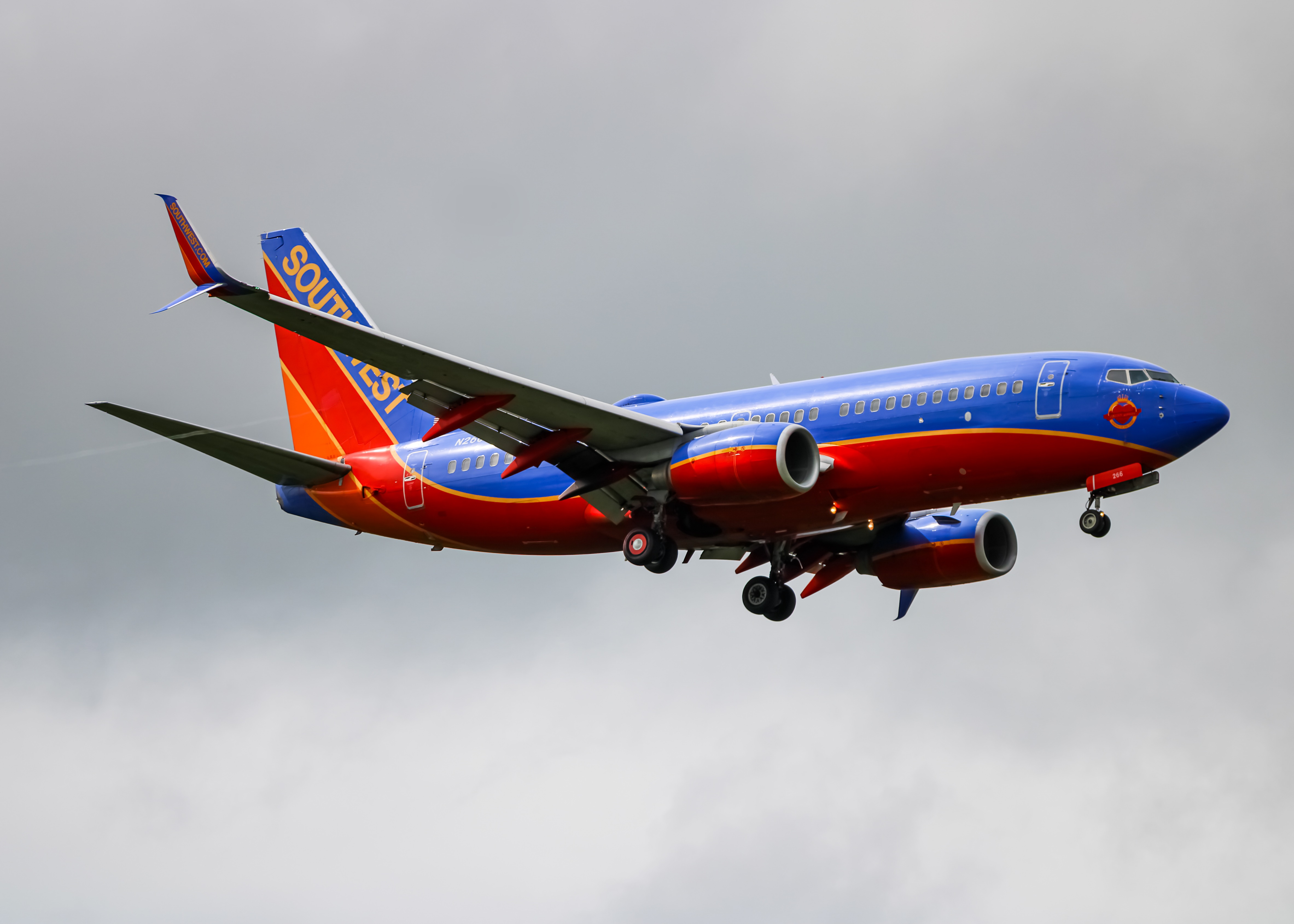 Full size: Southwest Airlines Boeing 737-700 N266WN at Baltimore/Washington International Thurgood Marshall Airport