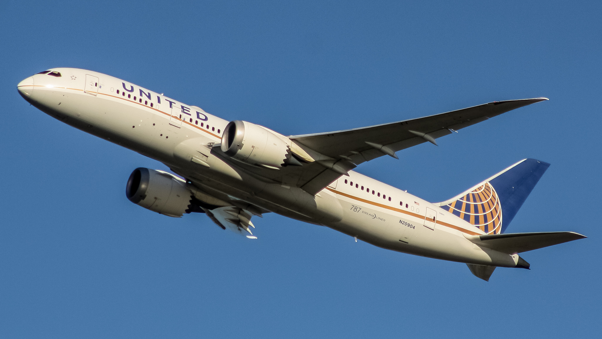 Full size: United Airlines Boeing 787-8 N20904 at Washington Dulles International Airport