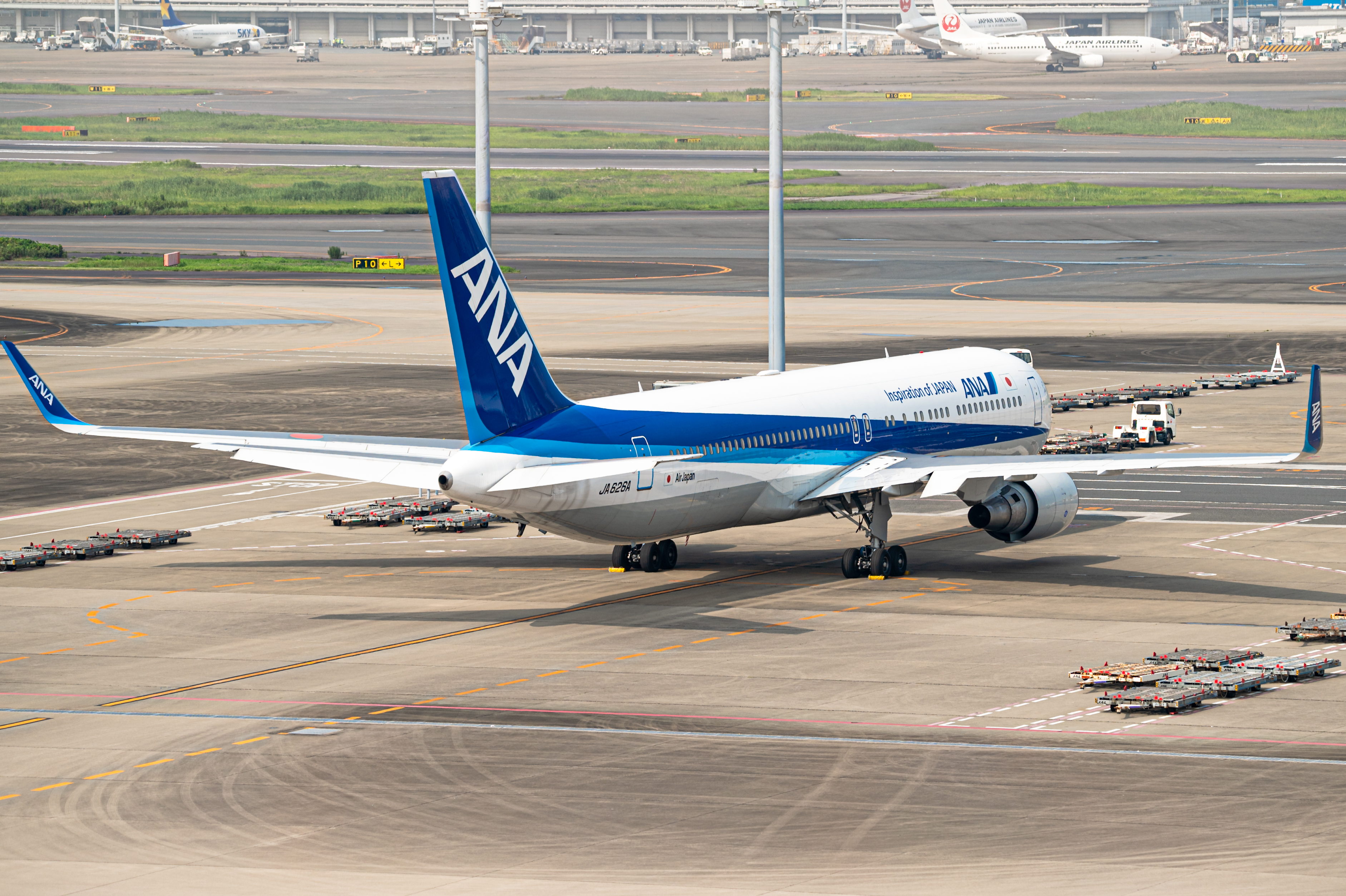 Full size: All Nippon Airways Boeing 767-300ER JA626A at Tokyo-Haneda Airport
