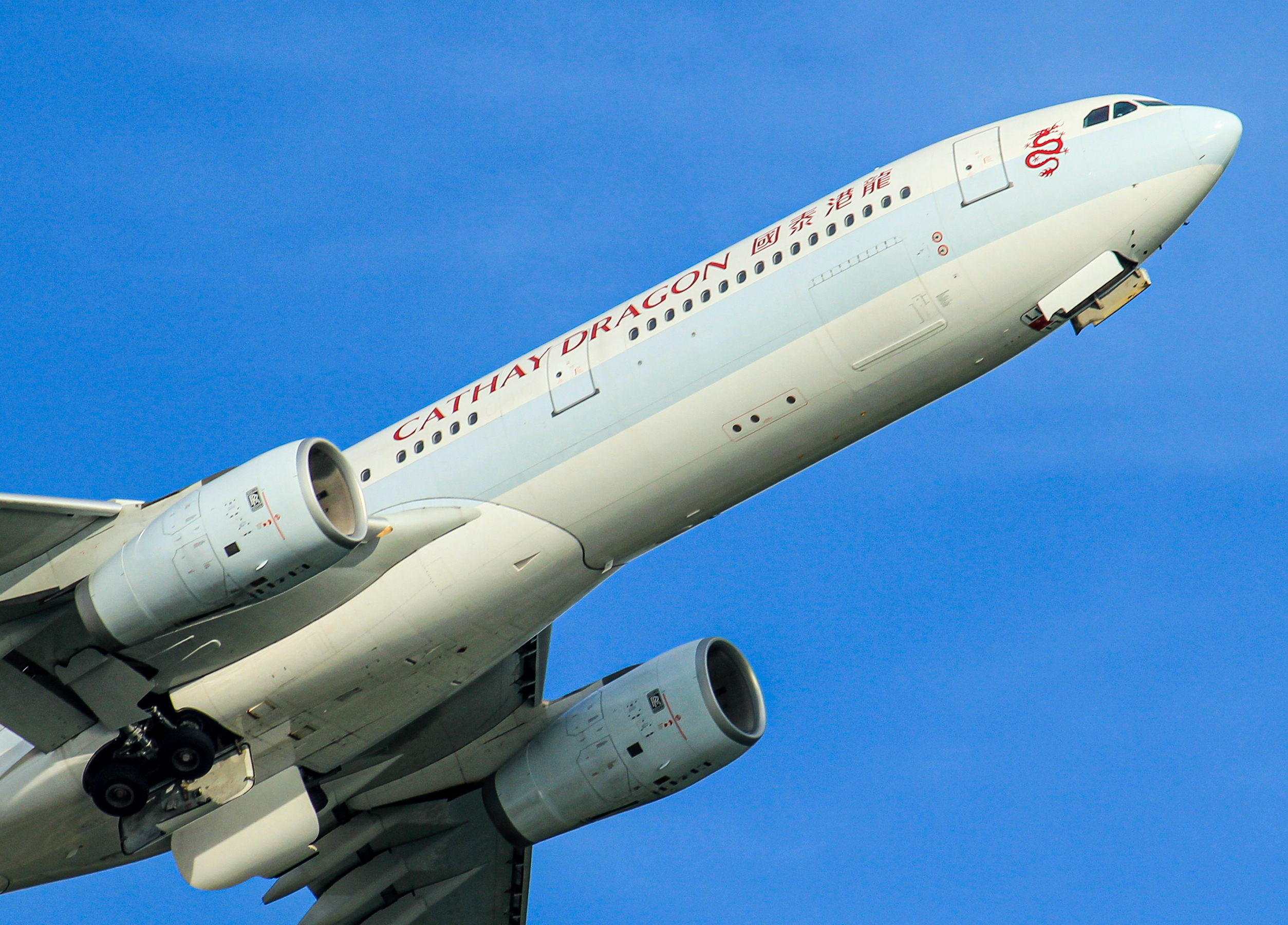 Full size: Cathay Dragon Airbus A330-300 B-HLI at Hong Kong International Airport
