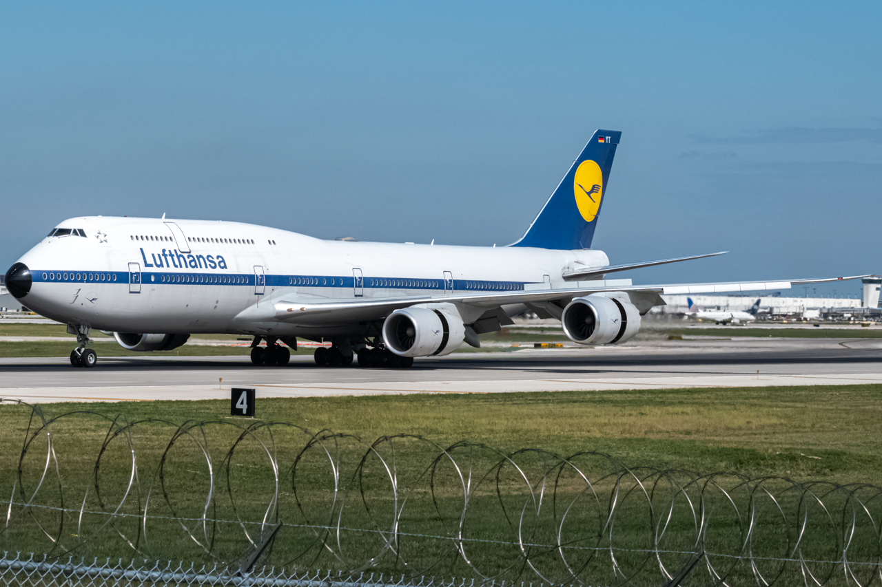 Full size: Lufthansa Boeing 747-8i D-ABYT at Chicago O'Hare International Airport