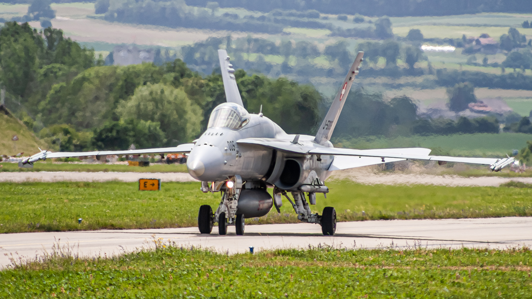 Full size: Swiss Air Force McDonnel Douglas F/A-18 Hornet J-5005 at Fribourg Ecuvillens Airport