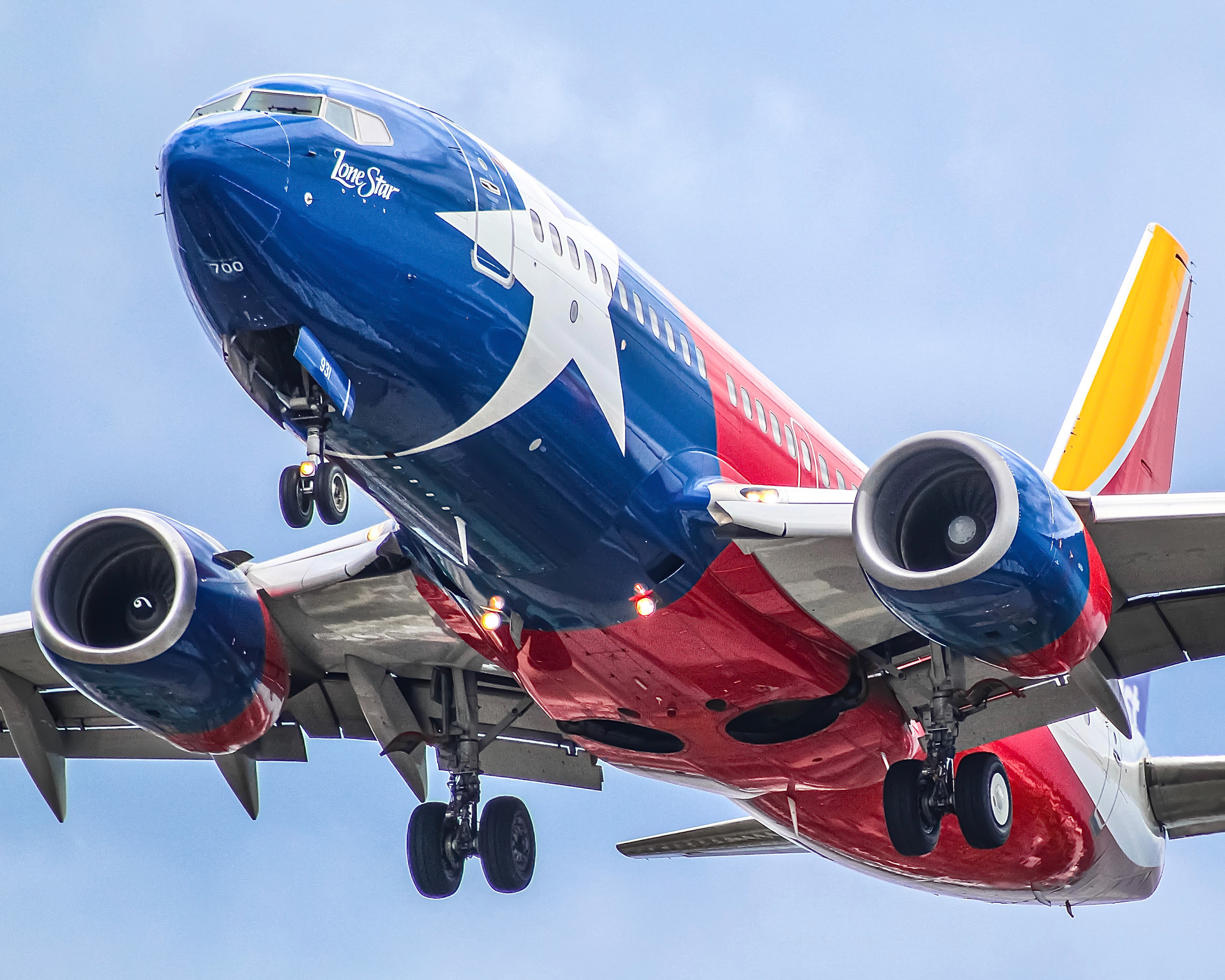 Full size: Southwest Airlines Boeing 737-700 N931WN at General Mitchell International Airport