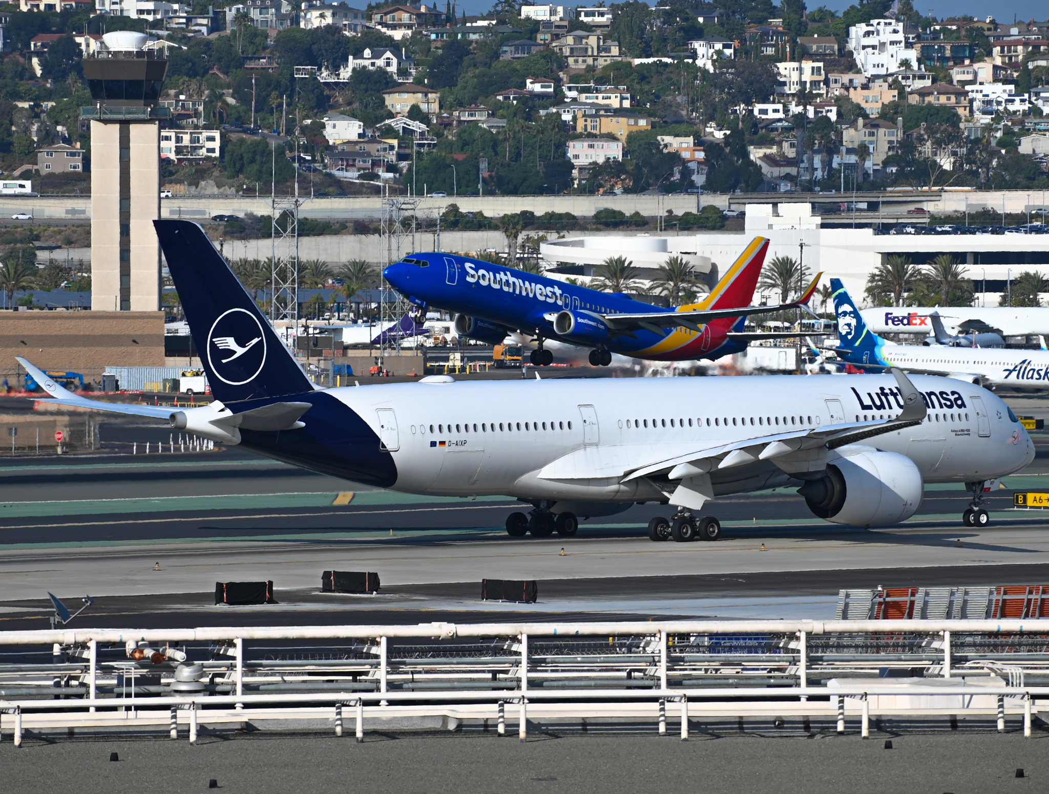 Full size: Lufthansa Airbus A350-900 D-AIXP at San Diego International Airport
