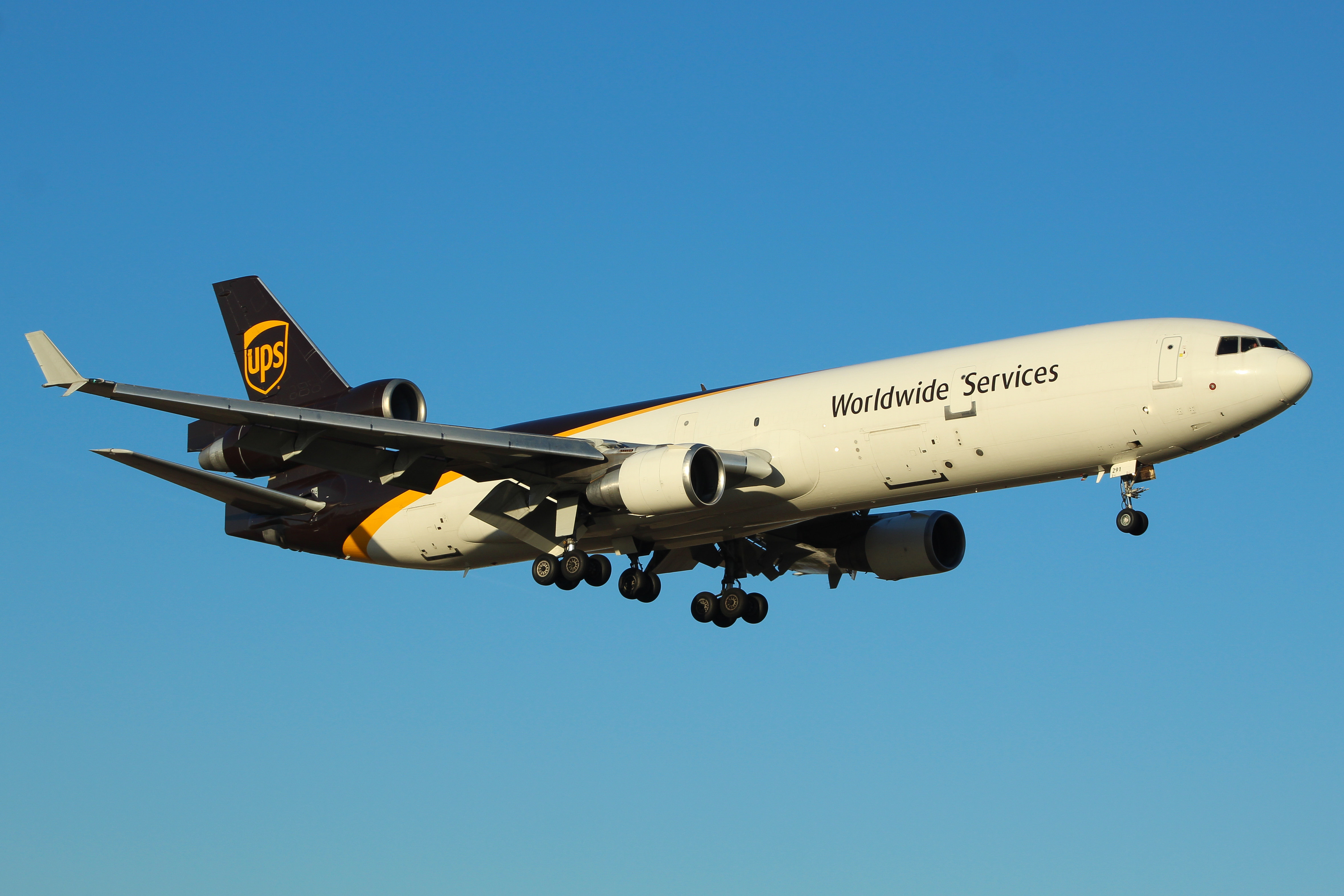 Full size: United Parcel Service Mcdonnell Douglas MD-11F N291UP at General Mitchell International Airport