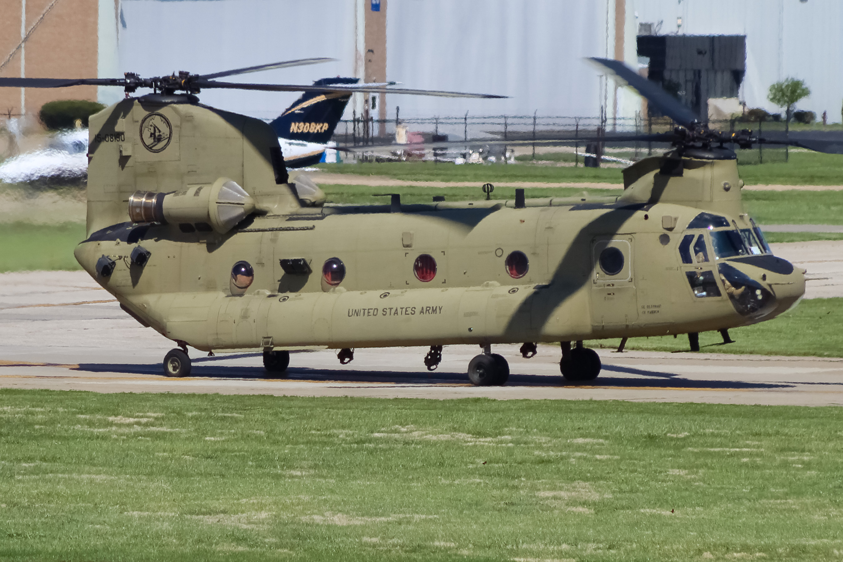 Full size: U.S Army Boeing CH-47 Chinook 15-08190 at Cincinnati Municipal Airport/Lunken Field