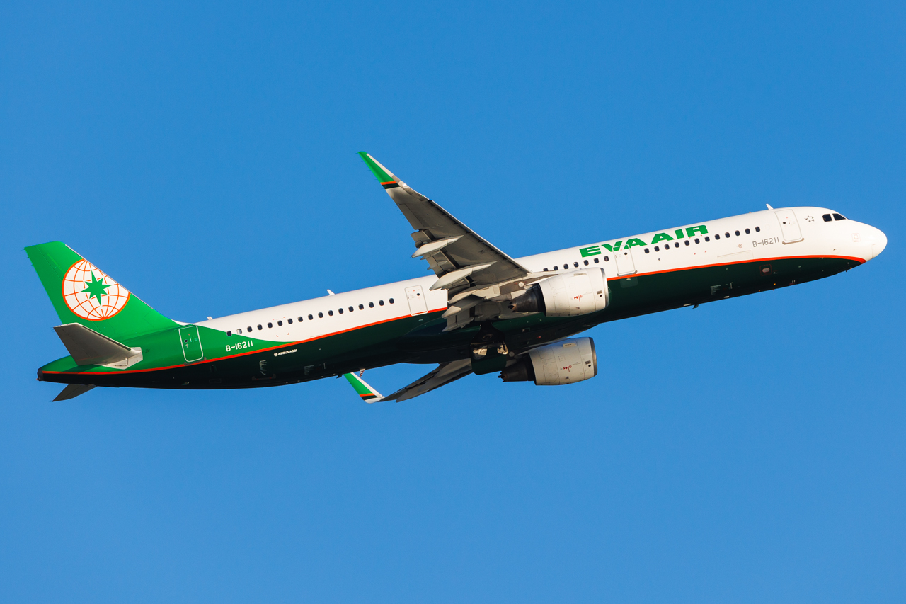 Full size: EVA Air Airbus A321-200 B-16211 at Hong Kong International Airport