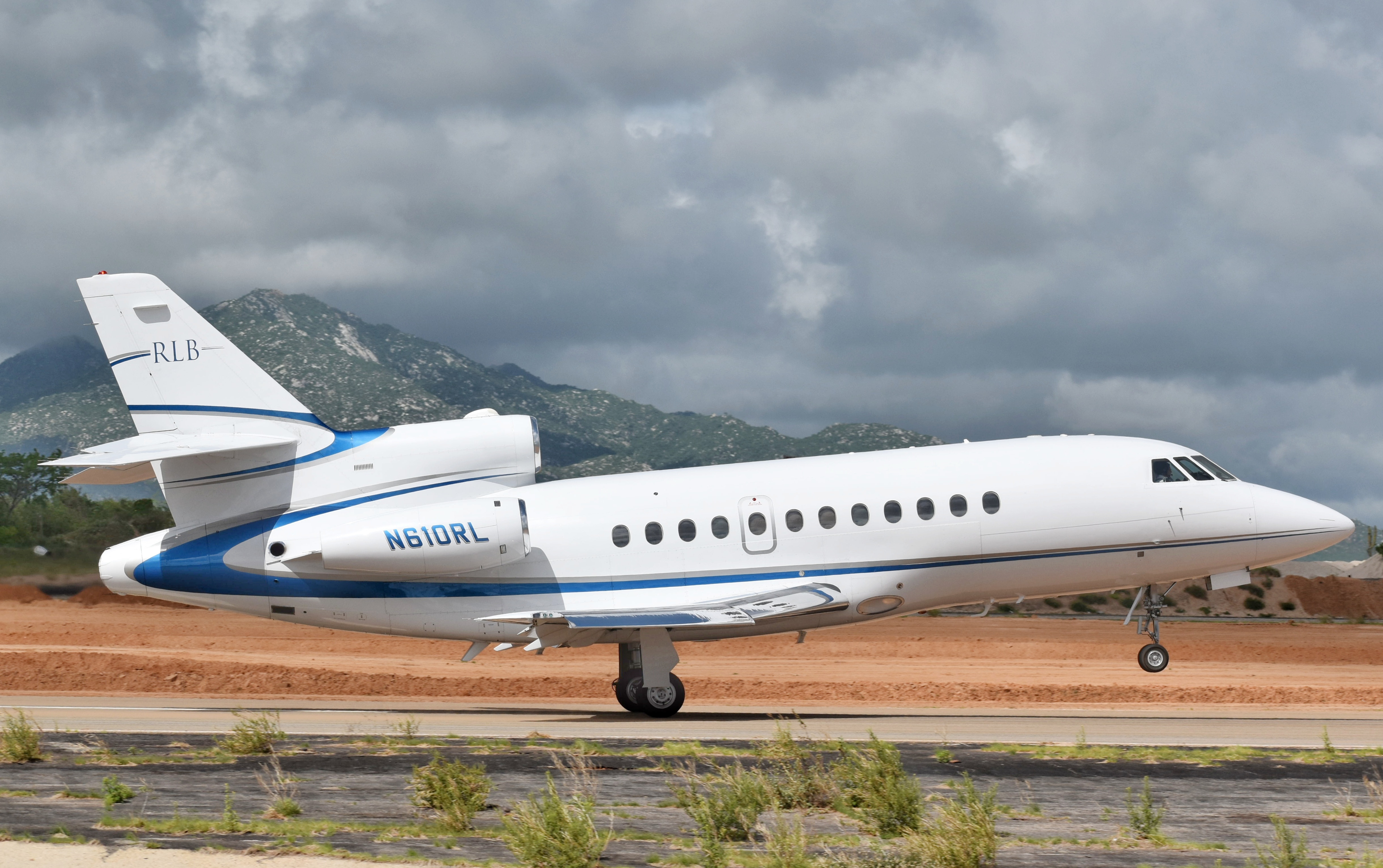 Full size: PRIVATE Dassault Falcon 900EX N610RL at Aeropuerto de Cabo San Lucas Internacional