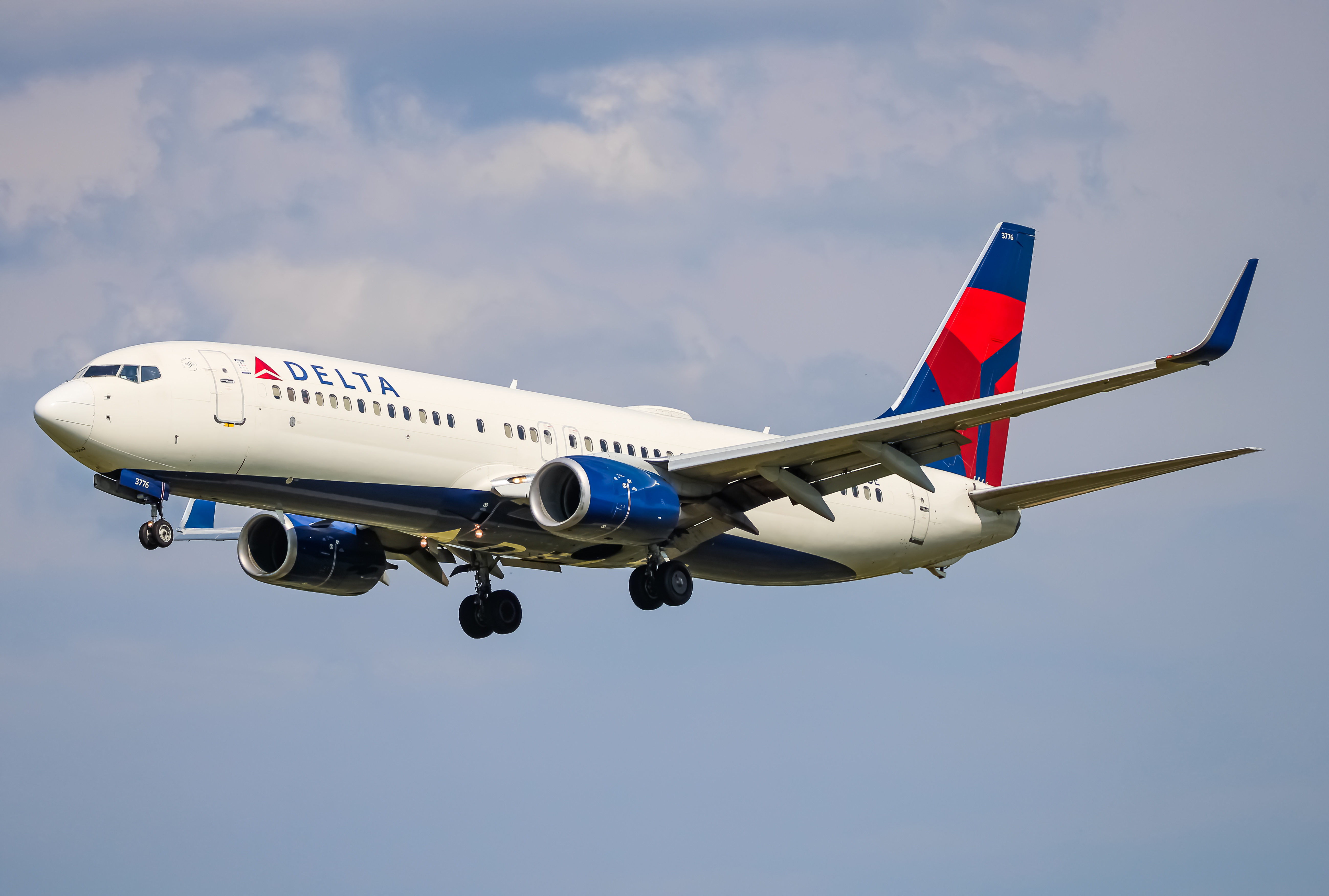 Full size: Delta Airlines Boeing 737-800 N776DE at Baltimore/Washington International Thurgood Marshall Airport